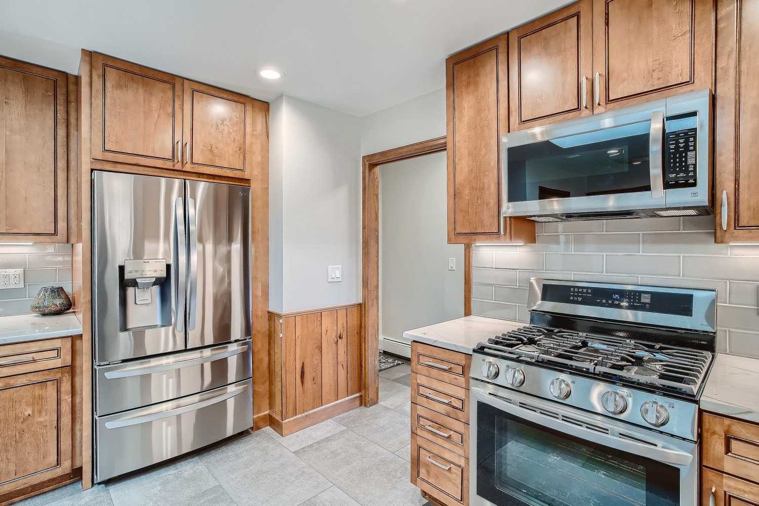 3061 Oak St Lakewood CO - Web Quality - 013 - 23 Kitchen.jpg