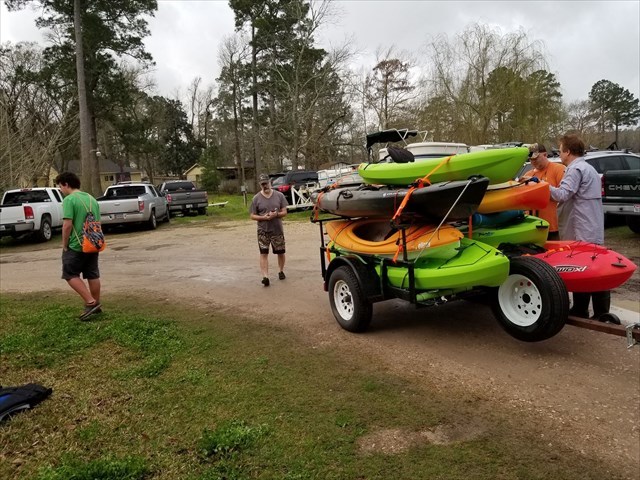 mspatt_Loading Kayaks at BJs.jpg