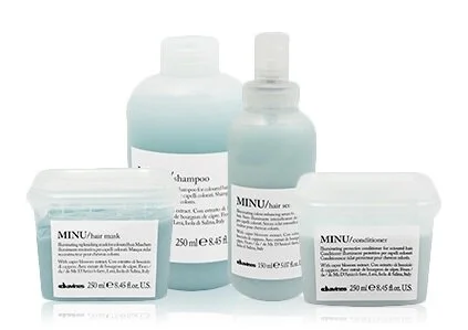 MINU Shampoo- Specific for colored hair. Its formula, characterized by a rich and full-bodied foam, gently cleanses the hair, protecting the color and keeping it shiny for longer.MINU Conditioner- Illuminating and protective conditioner for colored …