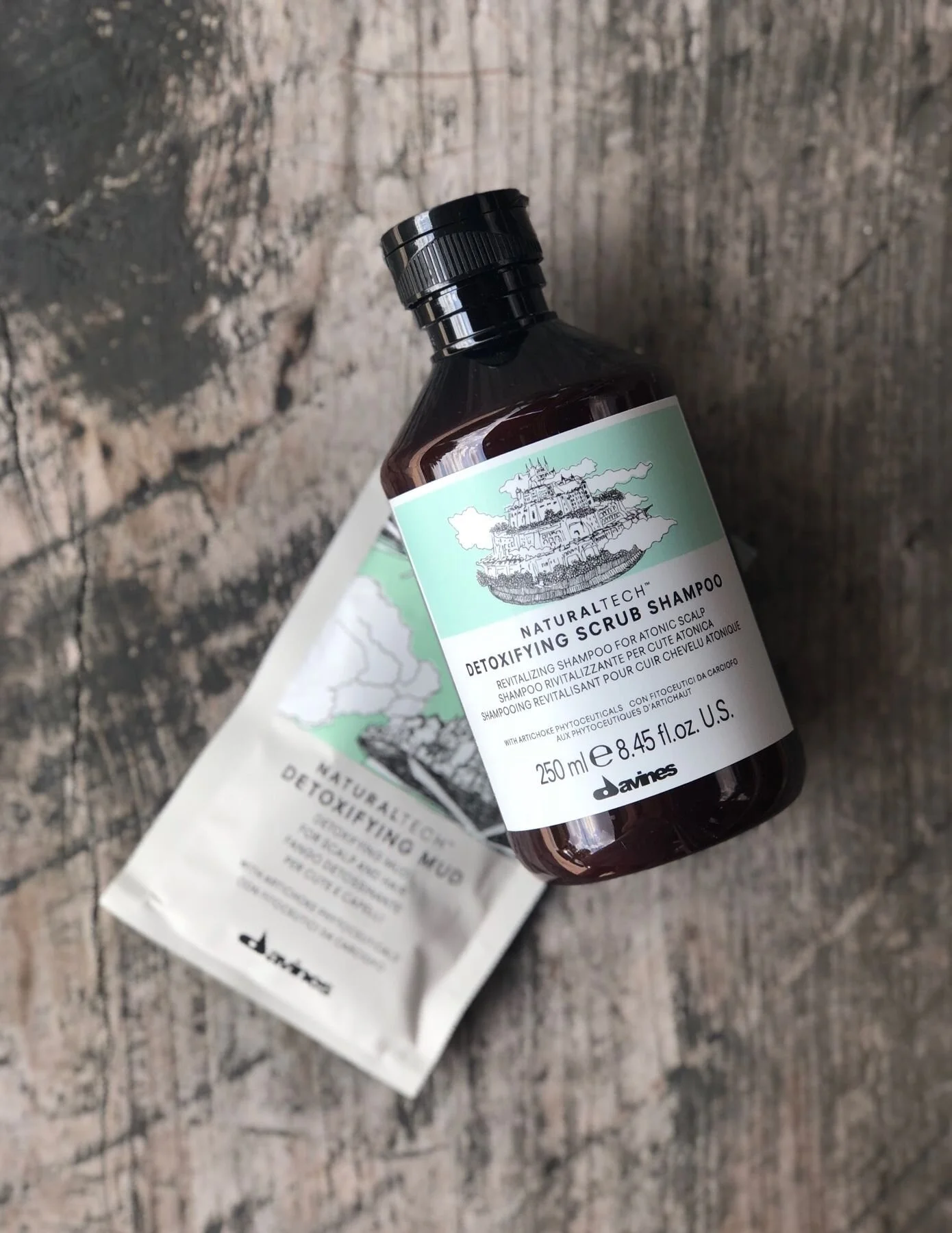 NATURALTECHDETOXIFYING Shampoo Scrub- Treating shampoo with gentle surfactants of natural origin and scrub particles. It gently, but deeply cleanses the scalp protecting it from the aggression of free radicals.DETOXIFYING Mud- It gently eliminates d…