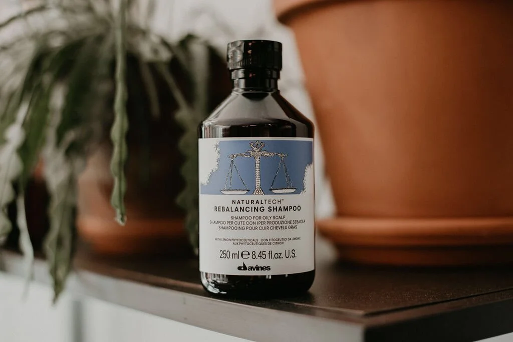 NATURALTECHREBALANCING Shampoo- Normalizing and rebalancing formula for problems of excess sebum production. It fights against sebum hyper-production and keeps the scalp clean.