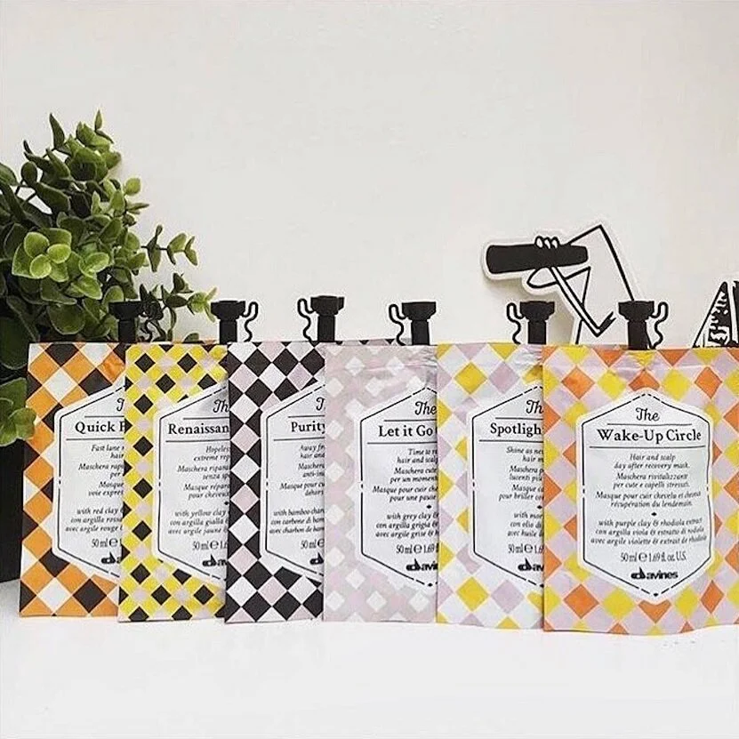 THE CIRCLE CHRONICLESThe Restless Circle- Invisible mask for those who want to take care of their hair whilst carrying out other activities. It gives body and elasticity protecting the hair from mechanical breakage, such as friction with hair clips …