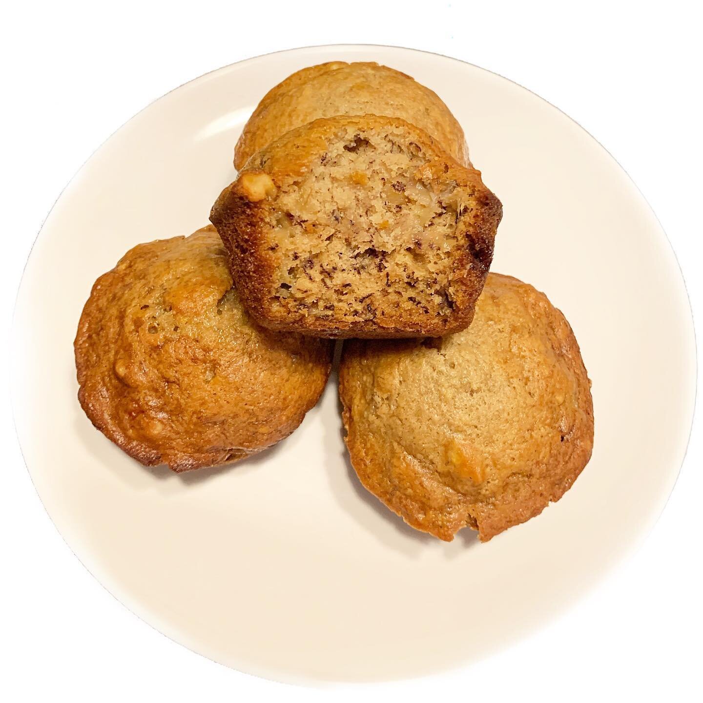 &bull; There are very little vegan recipes of mine that the &ldquo;food critic&rdquo;, aka my fianc&eacute;, will give 100% approval to. Last night he actually said my Perfected Banana Bread recipe is near identical to his grandmother&rsquo;s. 🏆 Cli