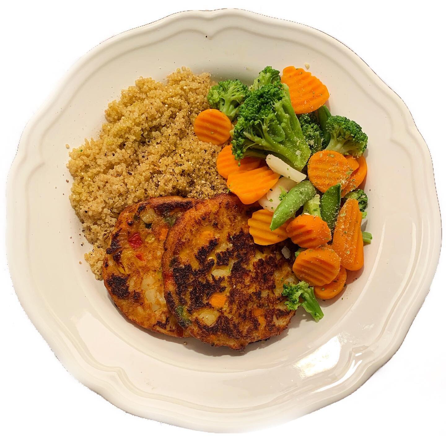 &bull; Easy dinner idea: quinoa with lemon pepper, steamed veggie medley - carrot, broccoli, snap peas, and water chestnuts seasoned with onion salt, and two @traderjoes masala veggie patties. So good and so flavorful! &bull;
&bull;
&bull;
&bull;
&bu