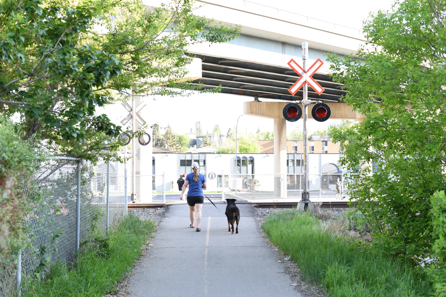 Railway crossing in Sunalta (near the Pumphouse Theatre)