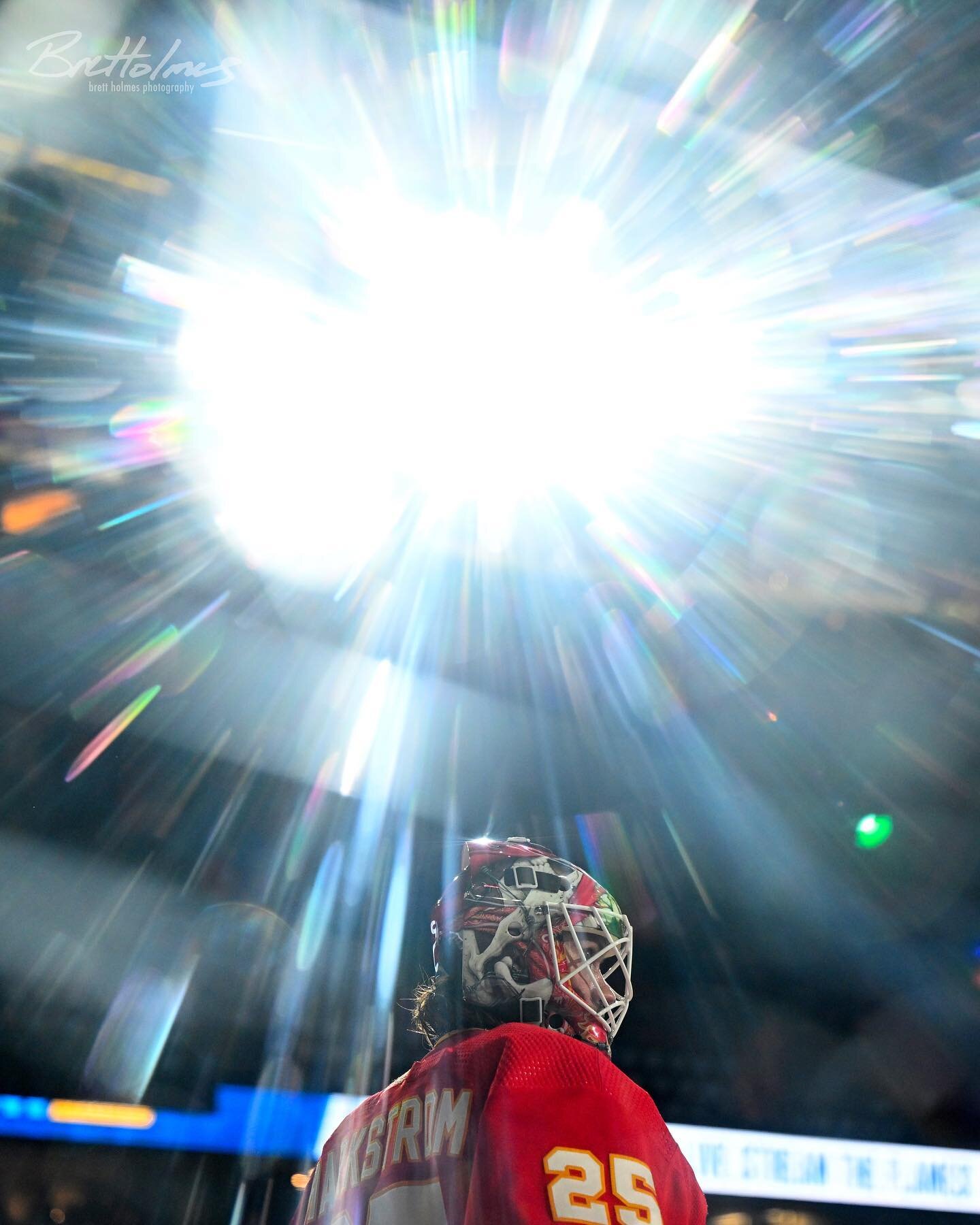 Star of the game. 

@markstrom25 was shining bright after the @nhlflames beat the @lakings 2-1 here at the Saddledome. 

Shot for Icon Sportswire.