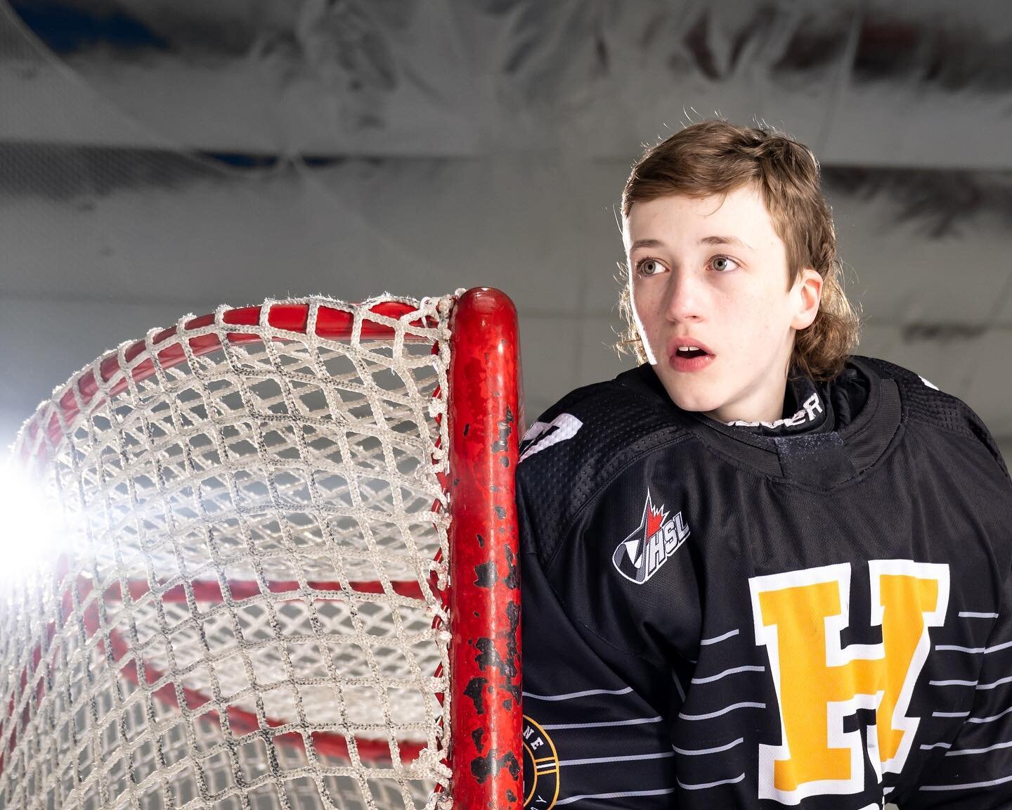 Post office. 

A variety images from my shoot with the Hurricane Academy Prep U14. Some closeups, rapid fire cellys (with a nod to Teemu Selanne) and something for the goalie fans out there.

A two light setup was used for the goalies in the net, thr