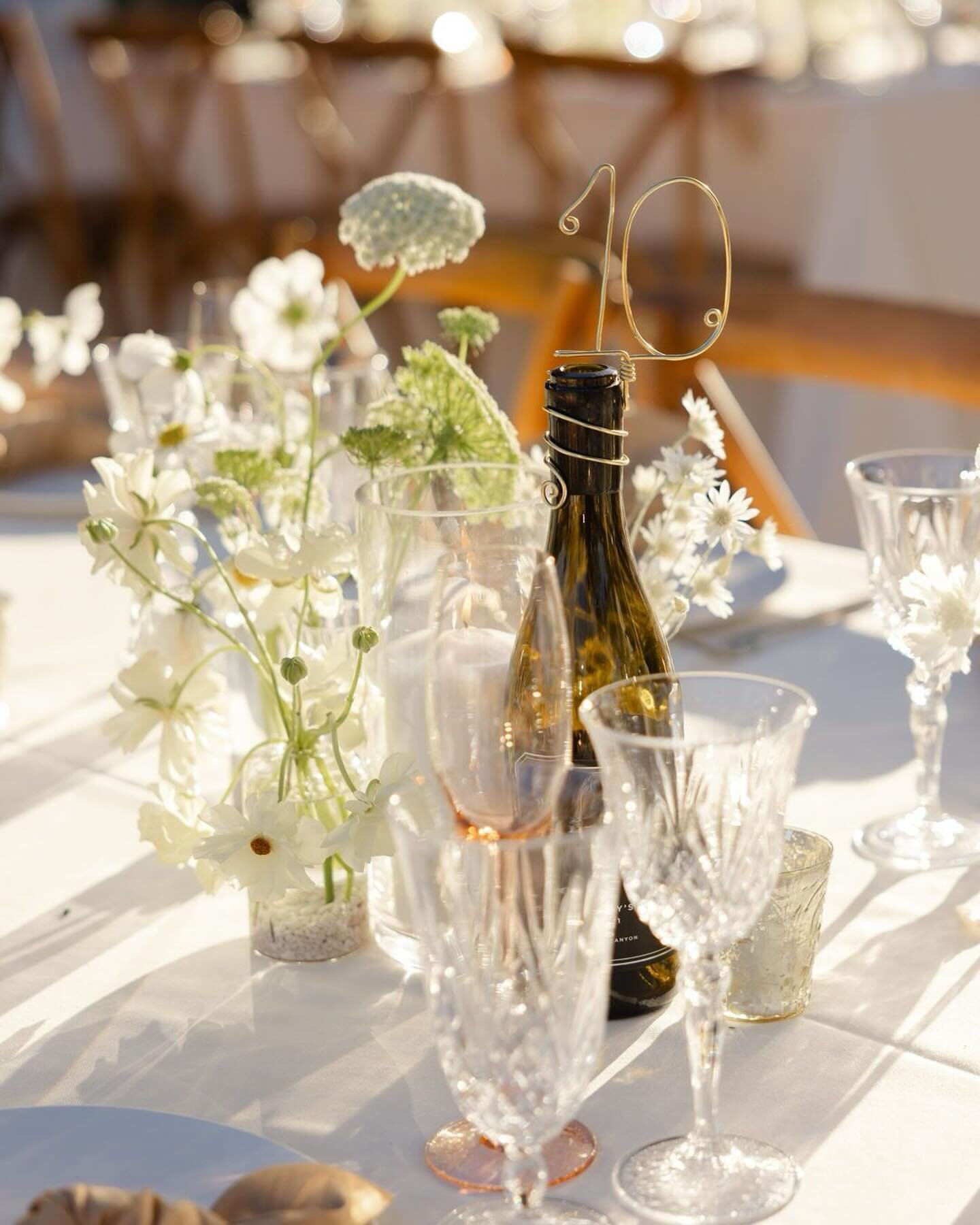 Soft, dreamy, + rustic table details from two wine lovers&rsquo; beautiful @gaineyvineyard wedding day. 🥂

From the twinkle lights to the pops of pink, this design took a fun + modern twist on your typical barn wedding that, most importantly, felt j