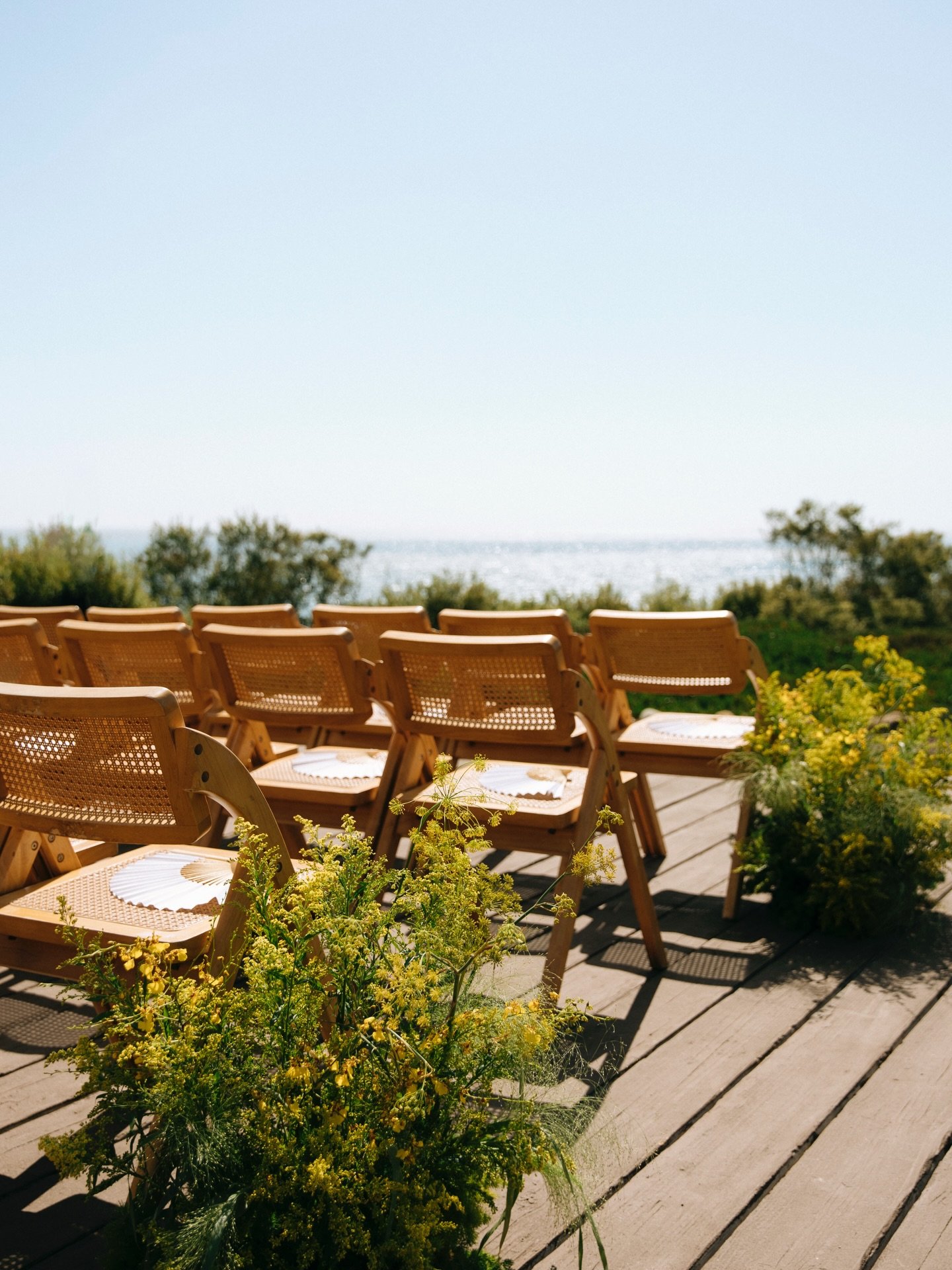 Ceremony by the sea for B + B 💛

@kbeventssb 
@foto_gems 
@artesiacreative 
@venturarental 
@santabarbarabridal 
@anaisartistry 
@jumpontheschoolbus