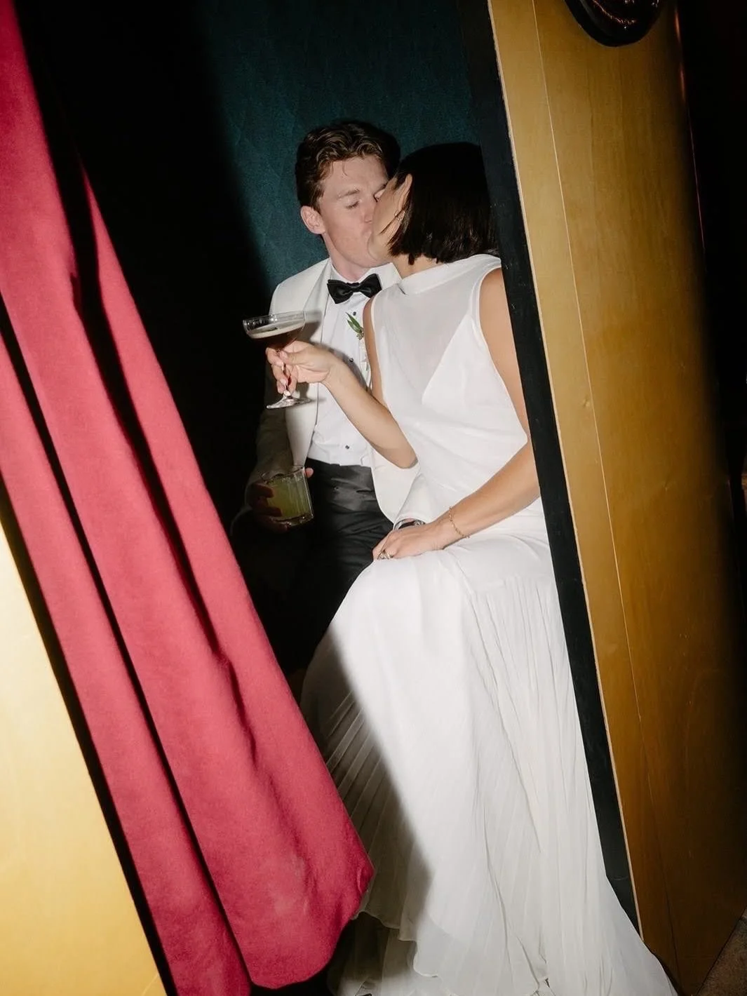 dinner &amp; dancing &amp; photo booth drinks&hellip; repeat!

🍸

@kbeventssb 
@sharonko_photo 
@wildwestflorals 
@groypresents 
@fieldtotableevents 
@craftedcocktailssb 
@thetentmerchant 
@luckyphotobooth 
@carlylesalon 
@sbhistoricalmuseum