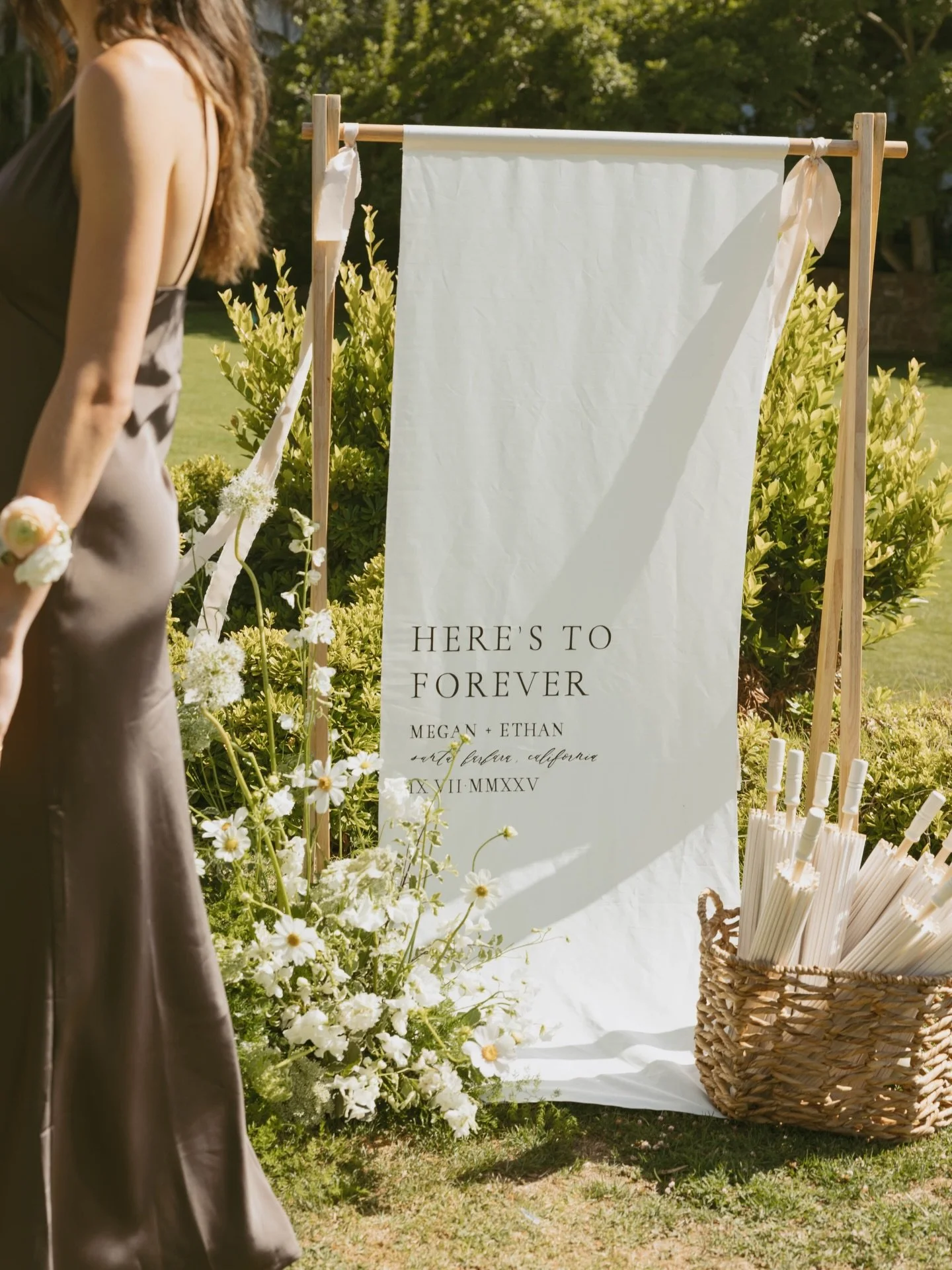 An intimate sixteen person Wednesday afternoon ceremony at our Santa Barbara Courthouse. Earthy neutrals with a pop of color in Megan&rsquo;s bouquet. The start of a full, intimate &amp; authentic weekend celebrating the newlyweds. 

@kbeventssb 
@mi