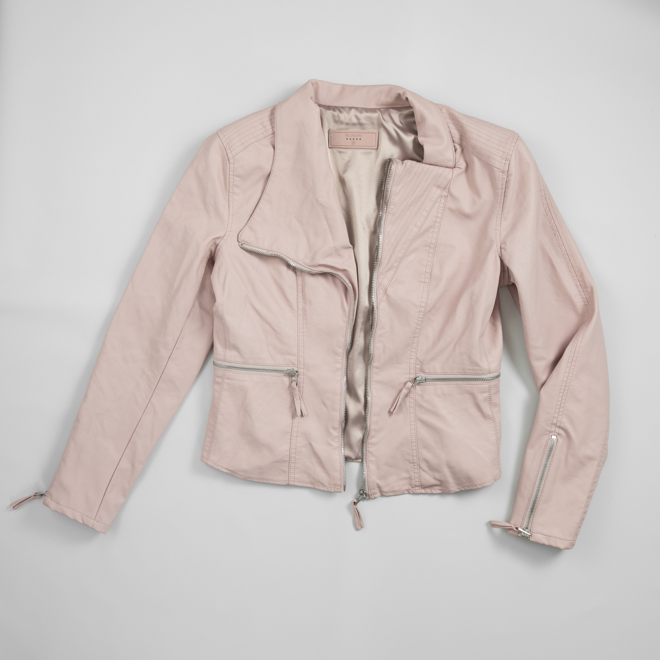 2019.05_IA_LeatherJacket_Wifey_web-3.jpg