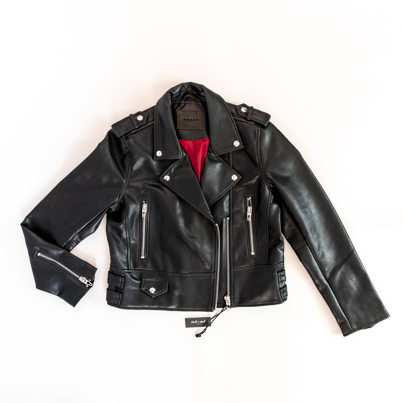 2019.05_IA_LeatherJacket_Female_web-6.jpg