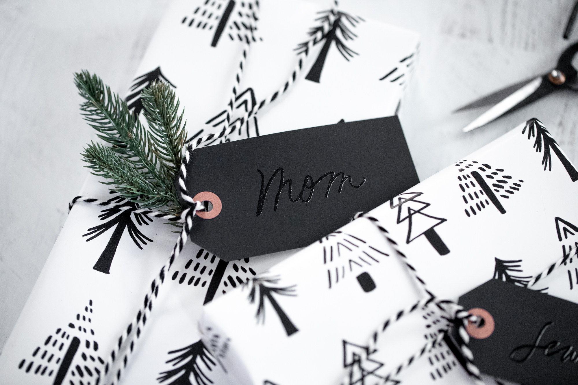2018.12_HolidayGiftWrapping_web-92.jpg