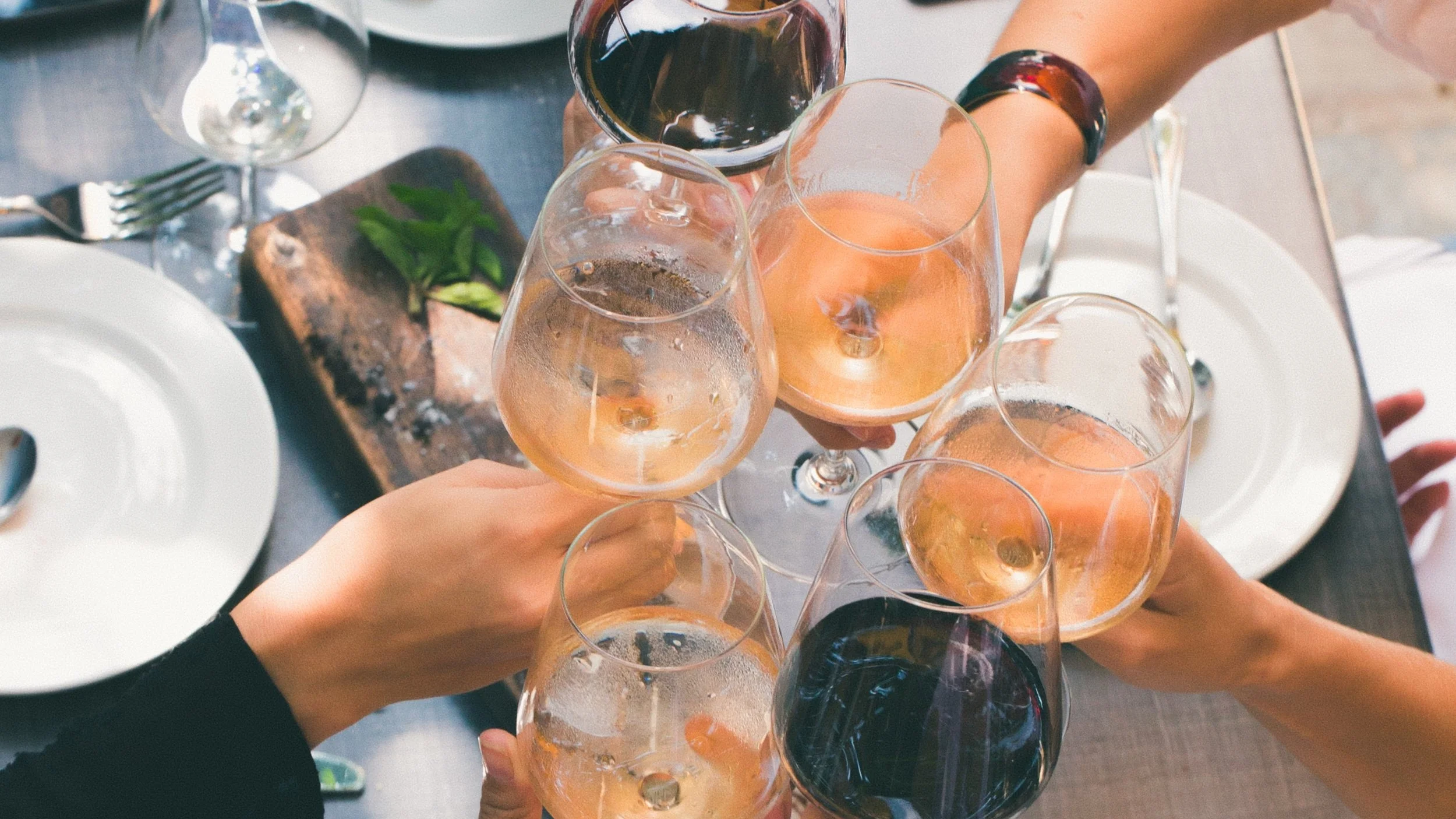 celebration-cheers-drinking-glasses-1097425.jpg
