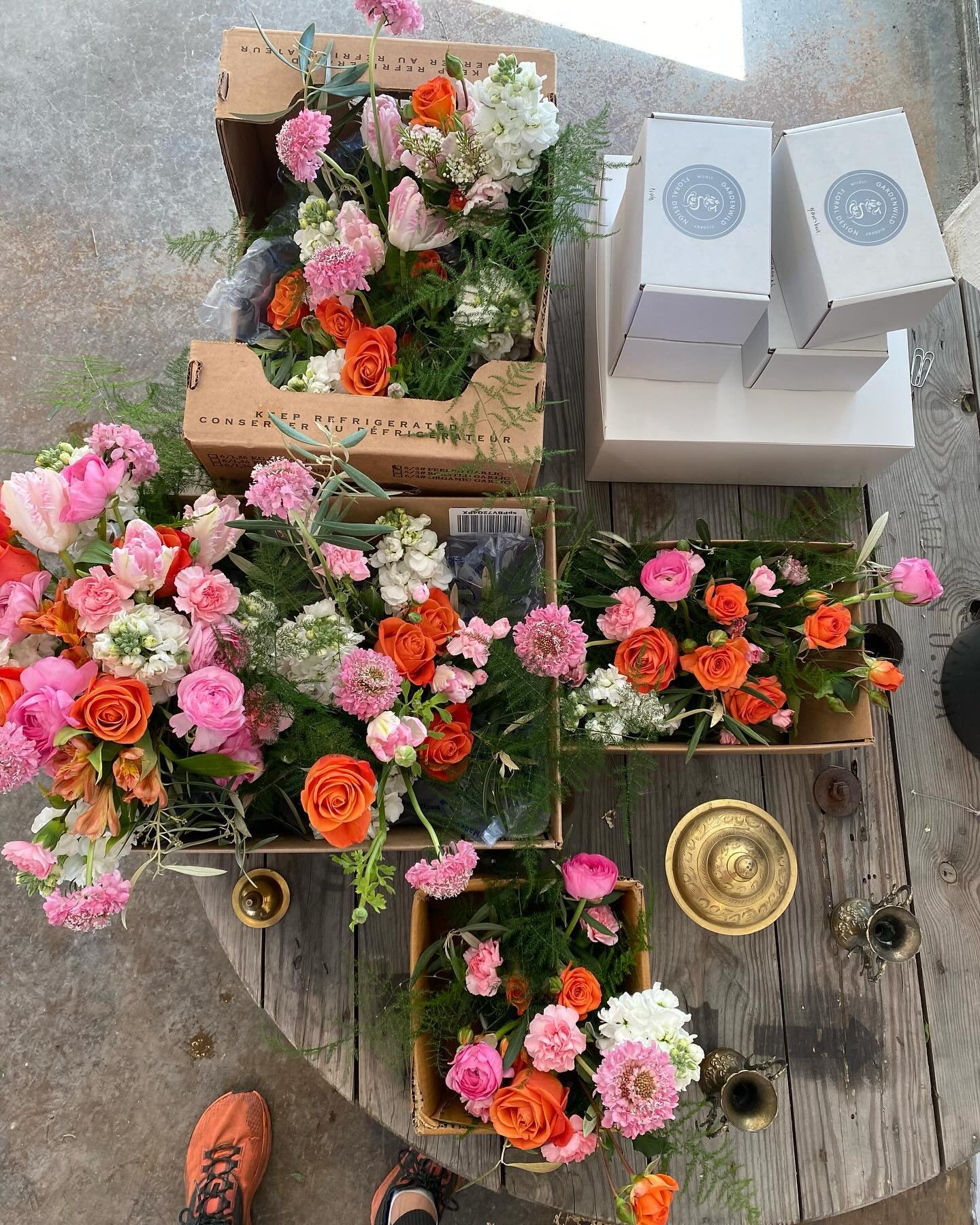 Boxed and ready to go!

For smaller weddings I offer studio pick up for florals. 

No minimum order.

We design.

You pick up.

It&rsquo;s amazing.

#smallwedding
#outdoorweddingceremony 
#smallweddingideas
#ranunculus 
#alaskaweddingflorist
#alaskal