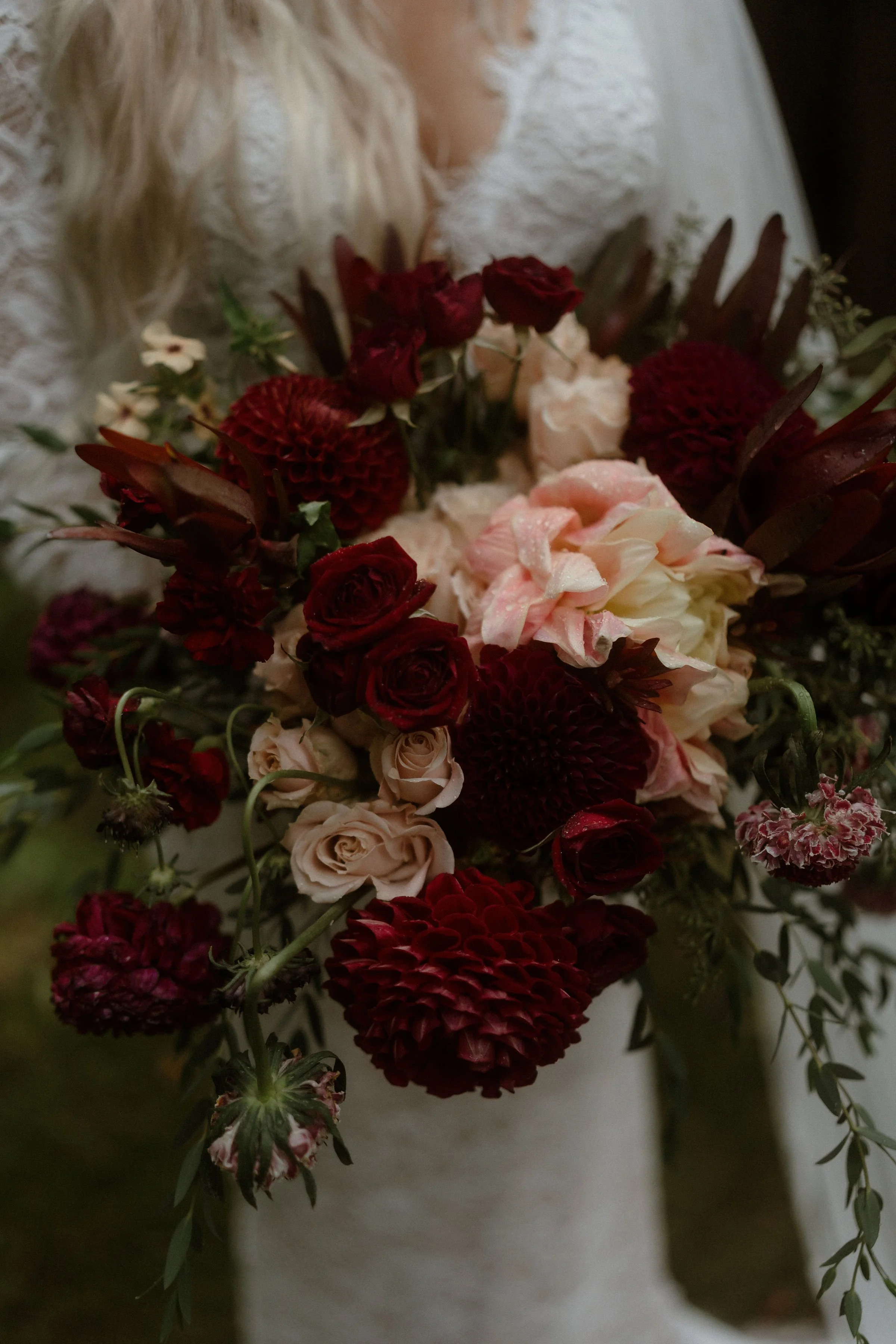 madelynnmae-dark-moody-gardenwild-bridal-bouquet.jpg