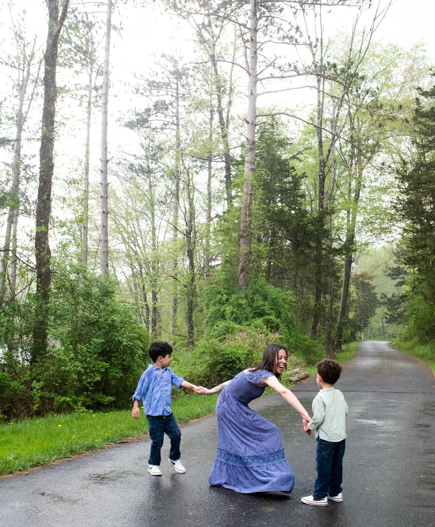 Dancing in the Rain ☔️ the most perfect photoshoot with Shelia and her boys turned even brighter when we got caught in the rain! 

Beauty, grace and all with the most beautiful smile this mama blew me away. Thank you for trusting me to document your 