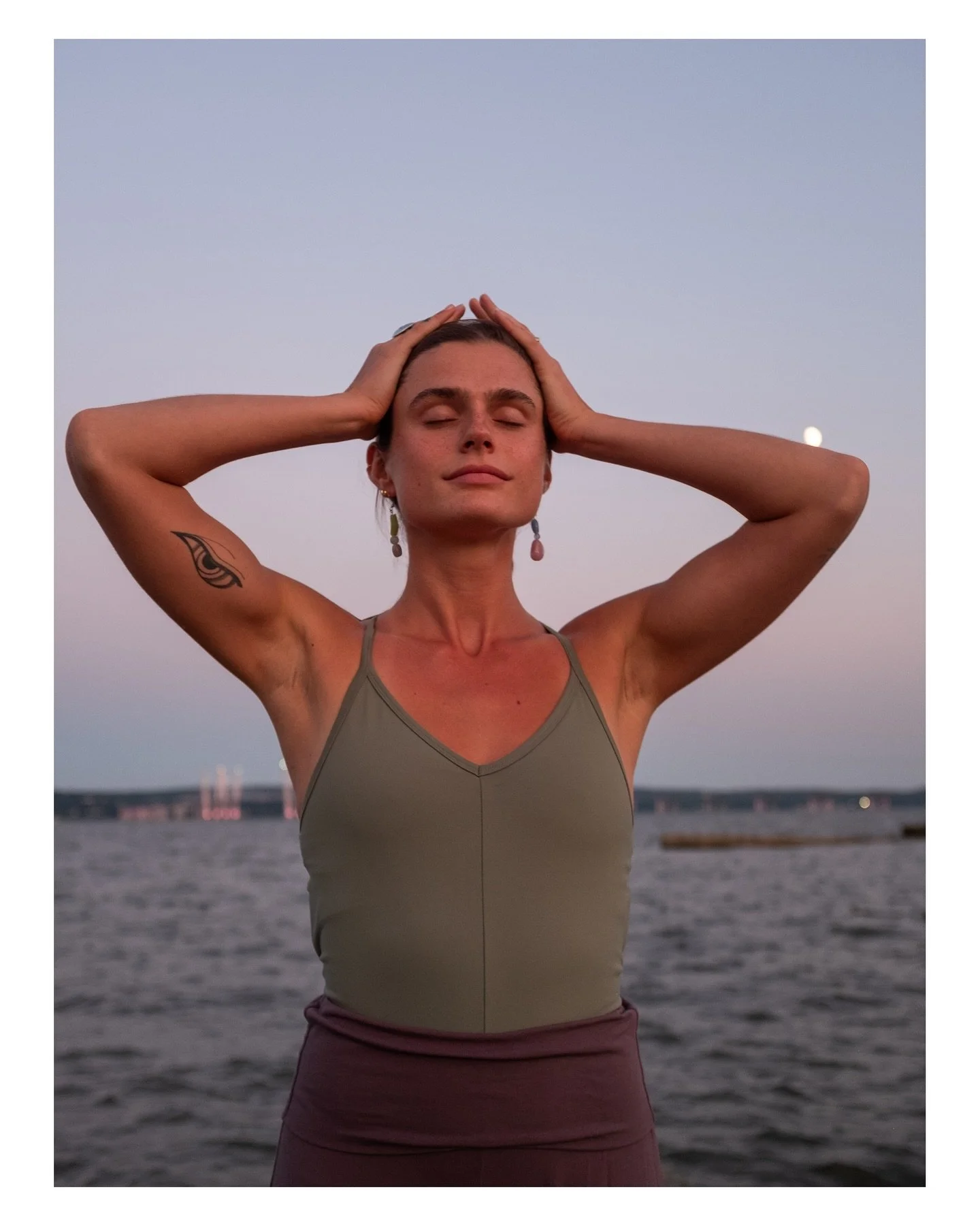 Marika and the Moon ✨🌙

More client work with the stunning @iammarikaki, after our images in the mountains we chased the sunset down to the water and found the moon waiting for us. 🧚🏽

All images by @anamariagarcia_ 📸