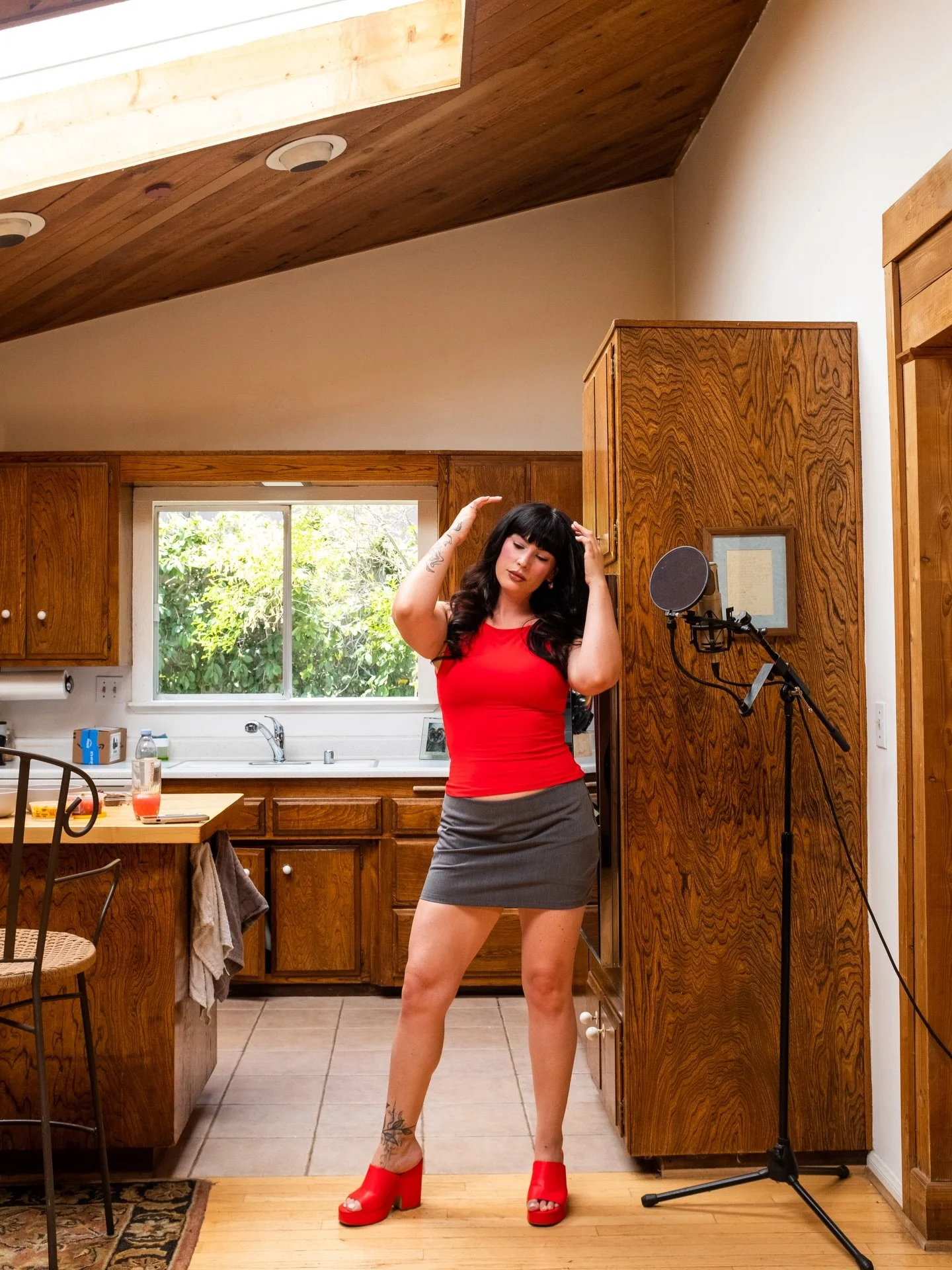 Documented @lizzartland &lsquo;anybody&rsquo; LIVE music video shoot in June 2025 🌹 sharing some of my favorites with my muse from this perfect day in LA 🎶

Photos by @anamariagarcia_ 📸