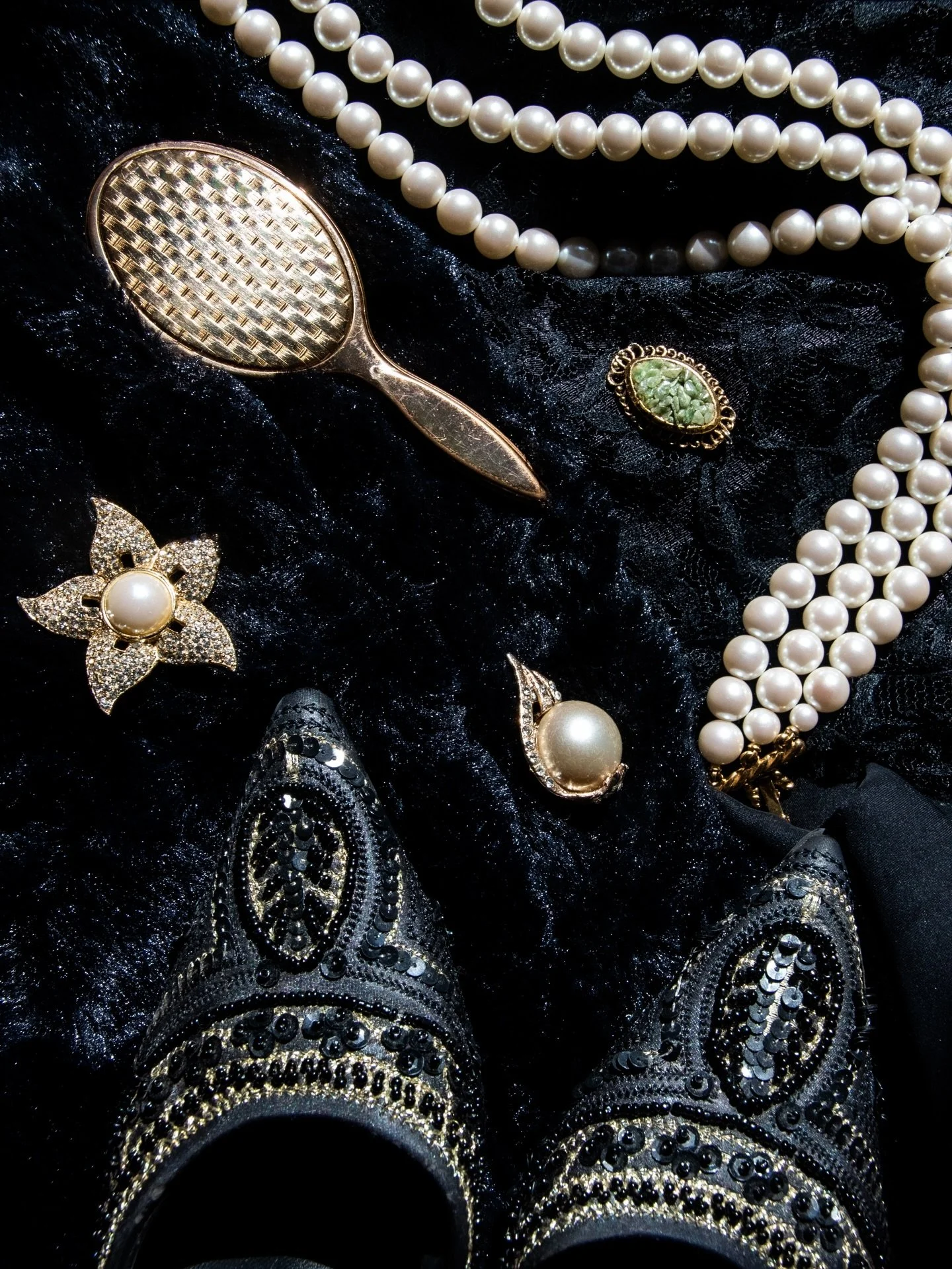 🪞🪽🐚

From a project inspired by Shakespeare&rsquo;s The Taming of the Shrew. Here is my depiction of Katherine&rsquo;s vanity using my mother, grandmothers, and my items. 🍦
💌

Photos taken on @fujifilmx_us #fujifilm #fujifilmx100f #MyFujifilmLeg