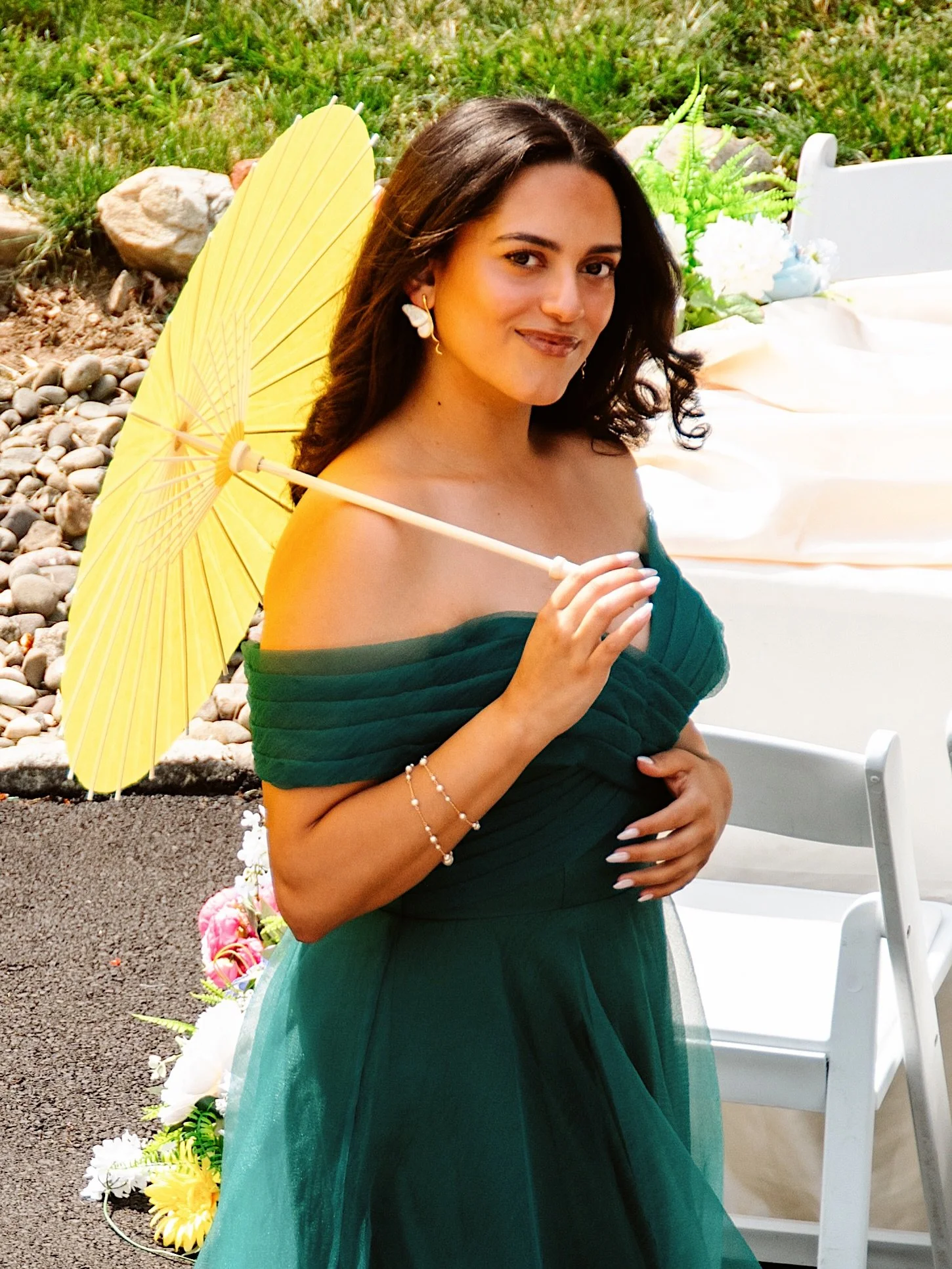 In Full Bloom 🐝🪻🌼 

Photo | @gabrieladiazgarcia_ 
Decoration | @petrasevents 
Flowers | @pamspetalshop &amp; @claribeleventdecor 
Garden | @aseasonaltouch 
Signage | @melysita 
Cake | @vilmasbakery 
Earrings | @isidrodiazjoyero