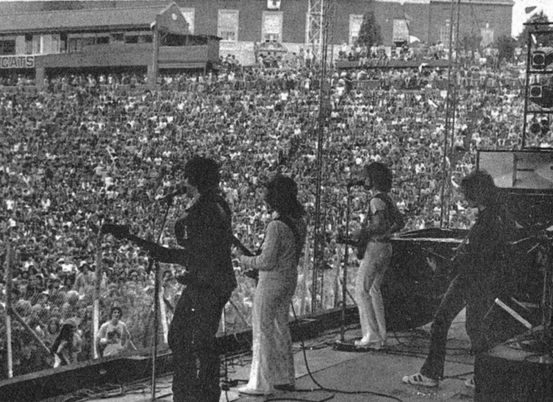  Blue Oyster Cult plays 