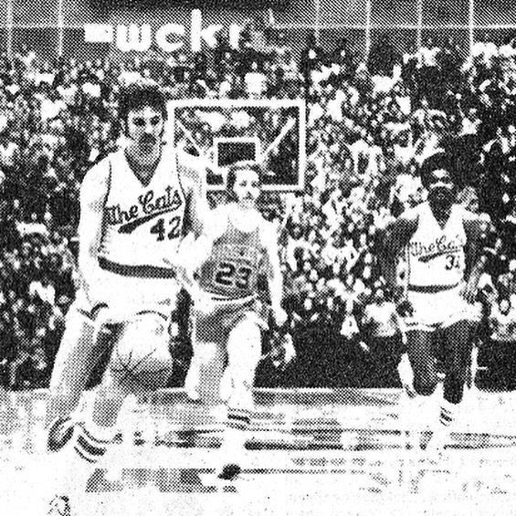 Bring back the script we had on the &lsquo;70s basketball uniforms. (Or someone at least find me a good photo.) #Bearcats