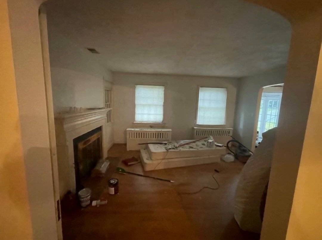 15-family-room-before.jpg