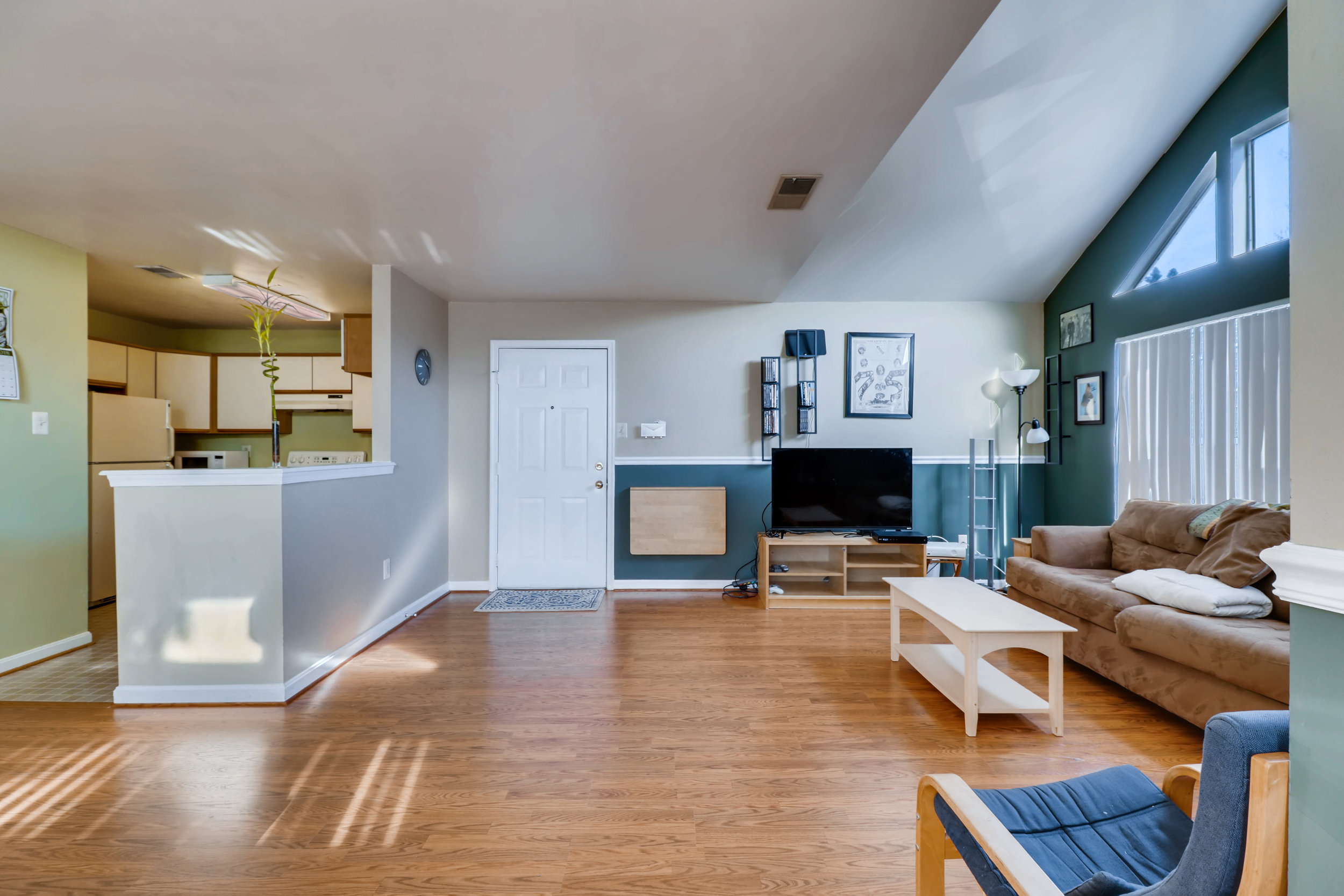 24 Deer Run Court G Halethorpe-print-009-7-Living Room-3600x2400-300dpi.jpg