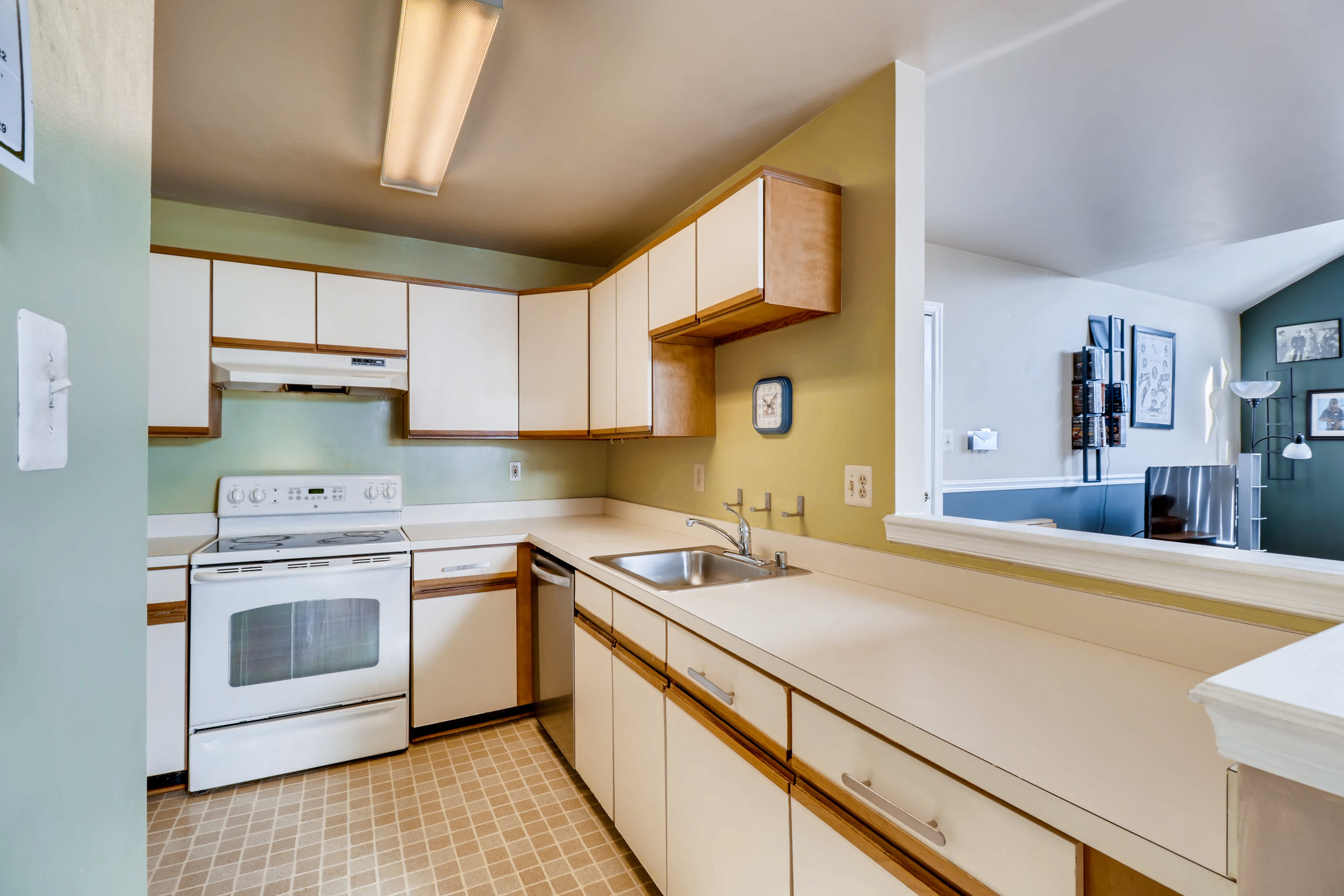 24 Deer Run Court G Halethorpe-print-014-25-Kitchen-3600x2400-300dpi.jpg