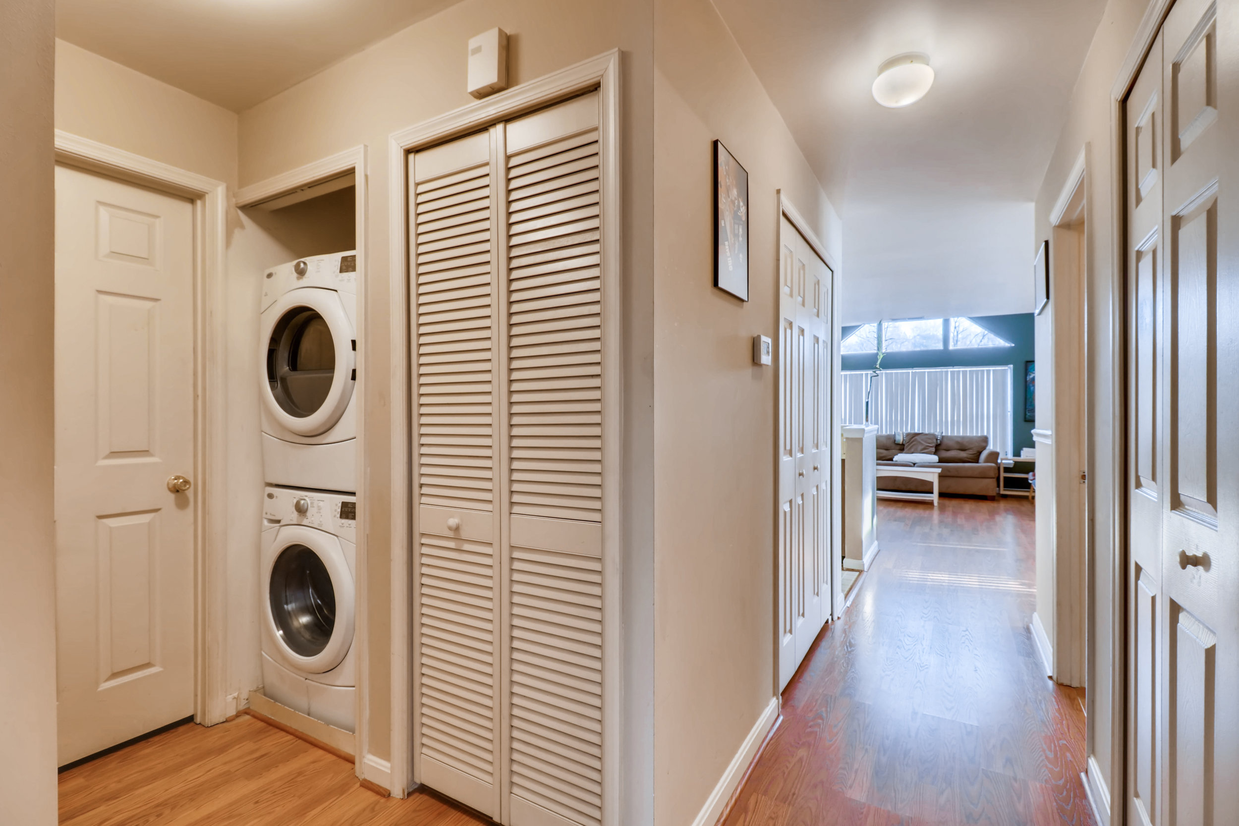 24 Deer Run Court G Halethorpe-print-024-15-Hallway-3600x2400-300dpi.jpg
