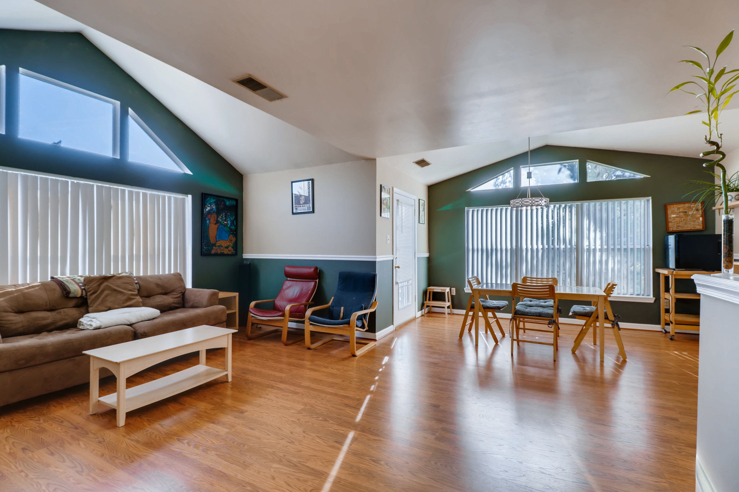 24 Deer Run Court G Halethorpe-print-005-3-Living Room-3600x2400-300dpi.jpg