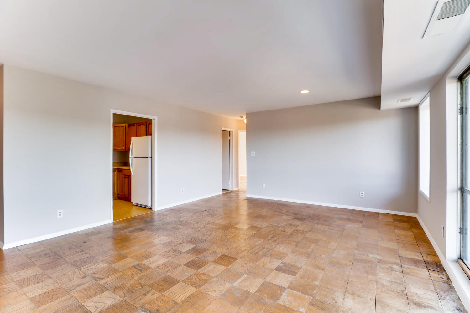 10850 Green Mountain Circle-large-008-17-Living Room-1500x1000-72dpi.jpg