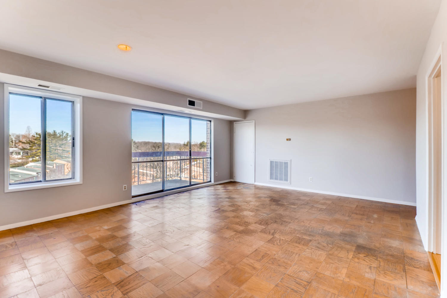 10850 Green Mountain Circle-large-010-8-Living Room-1500x1000-72dpi.jpg