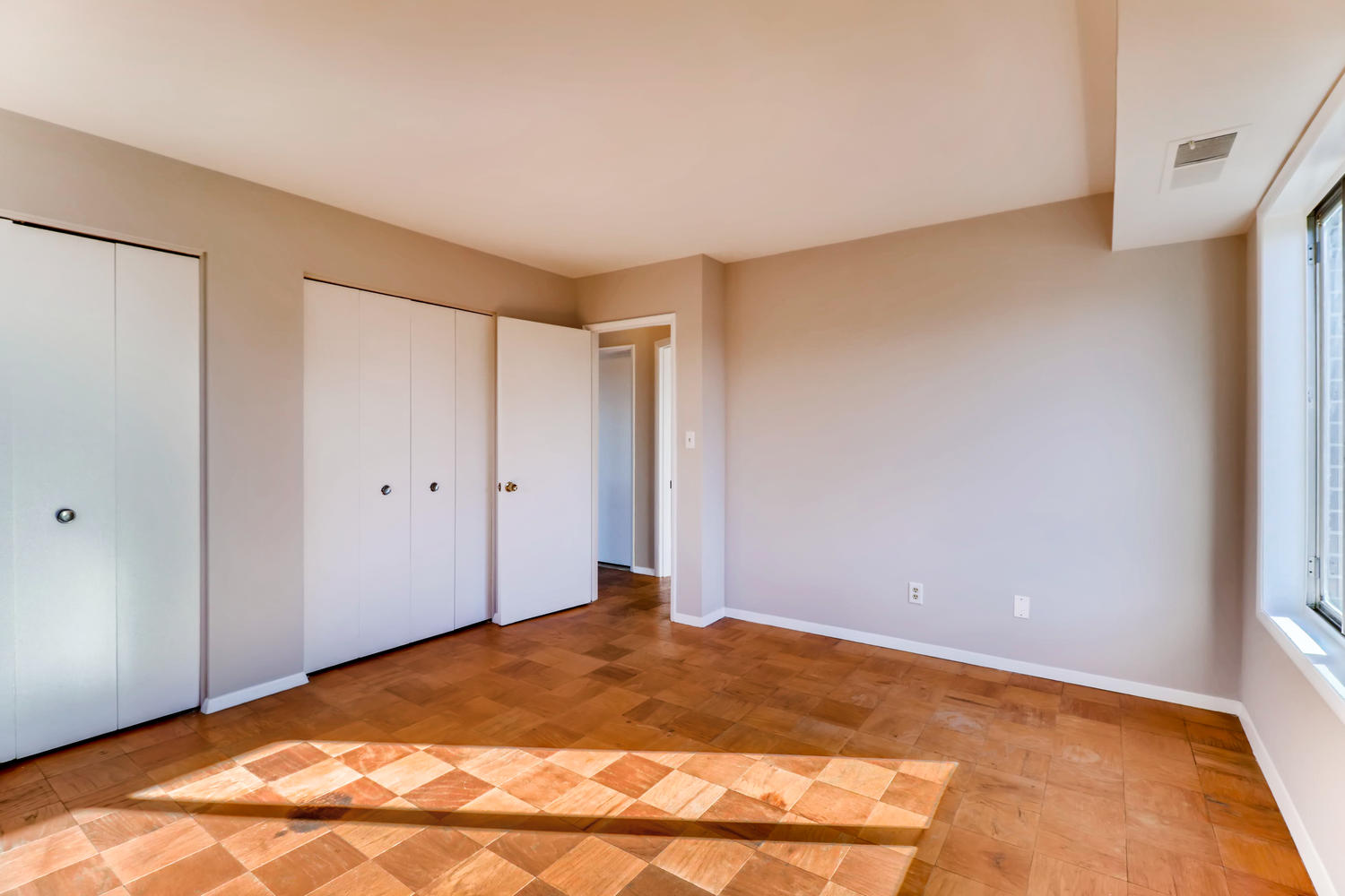 10850 Green Mountain Circle-large-021-22-Bedroom-1500x1000-72dpi.jpg