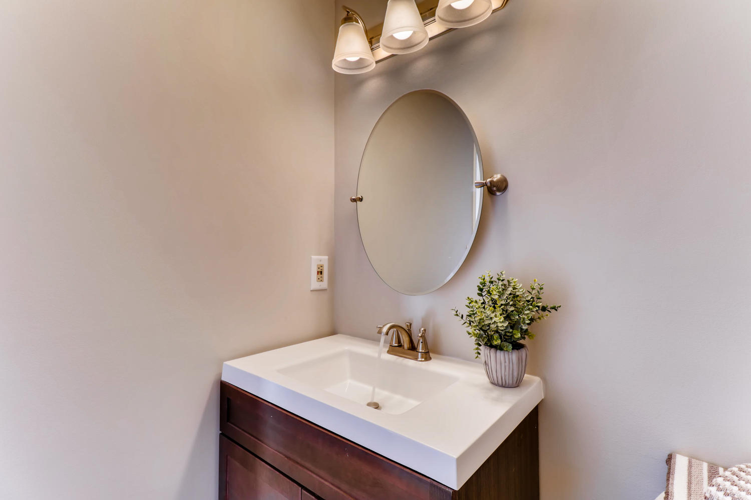 10850 Green Mountain Circle-large-023-4-Bathroom Detail-1500x1000-72dpi.jpg