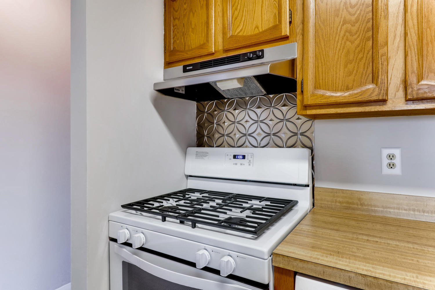 10850 Green Mountain Circle-large-024-16-Kitchen Detail-1500x1000-72dpi.jpg