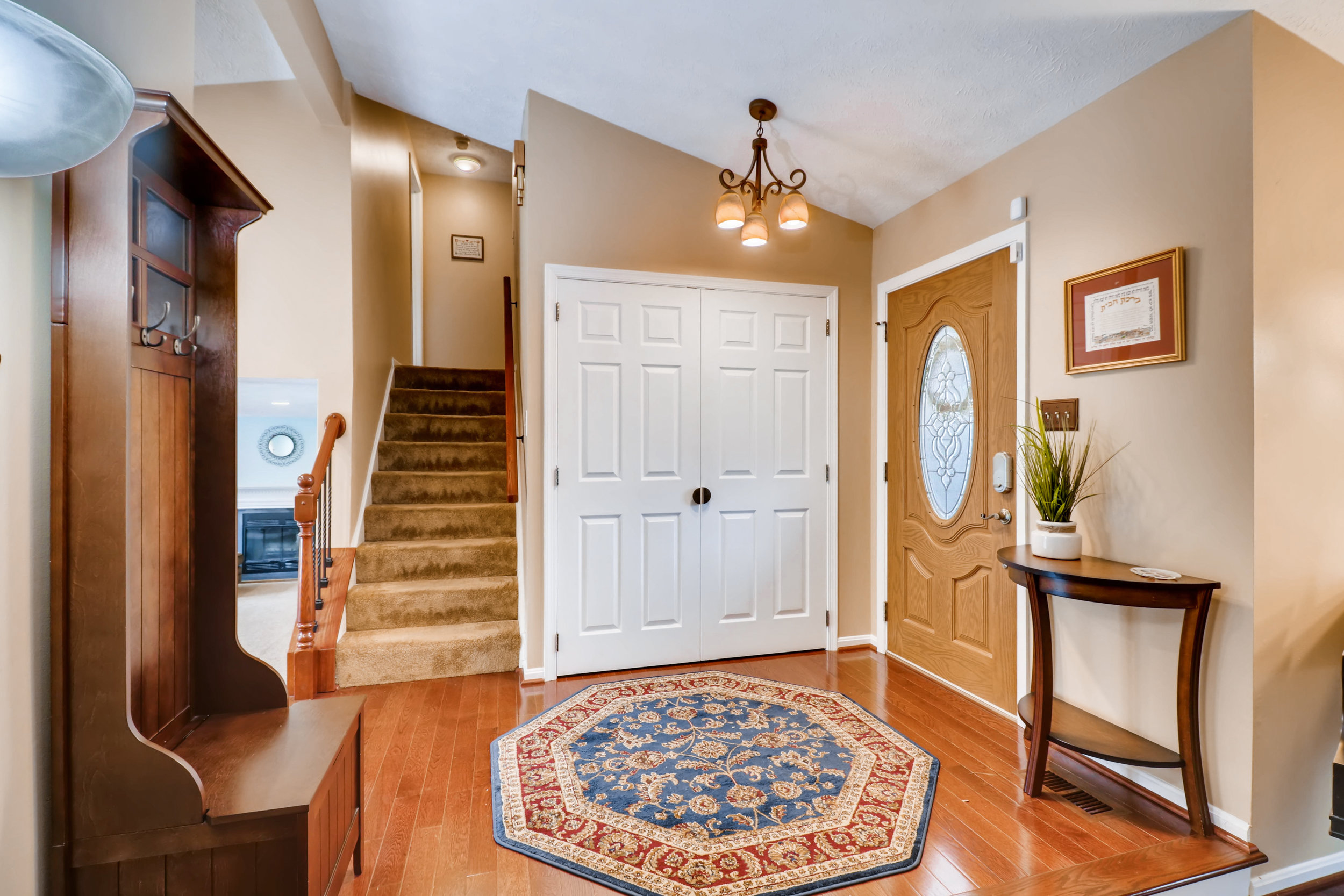 6221 Free Stone Court Columbia-print-004-19-Foyer-3600x2400-300dpi.jpg