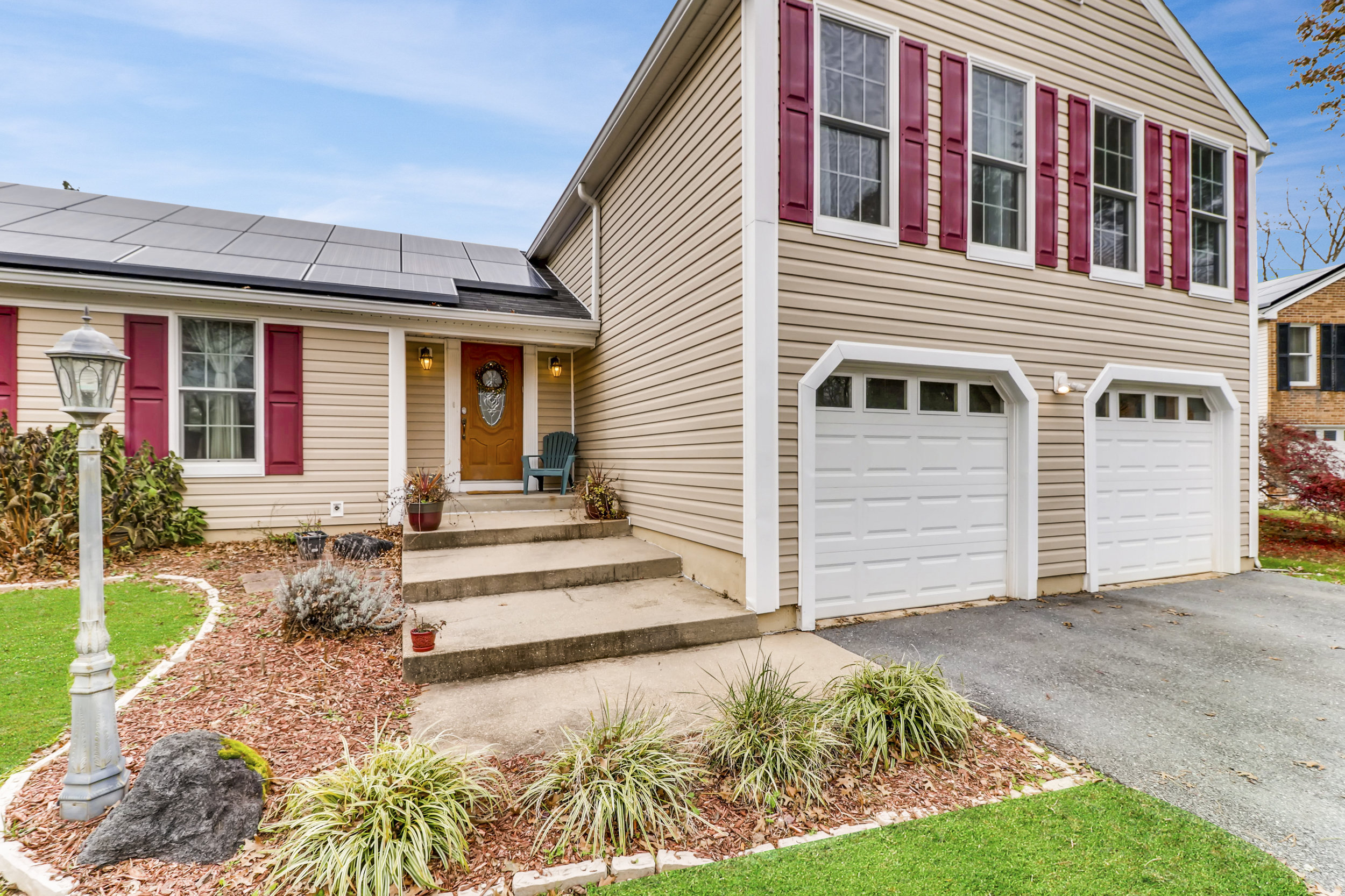 6221 Free Stone Court Columbia-print-003-33-Exterior Front Entry-3600x2399-300dpi.jpg