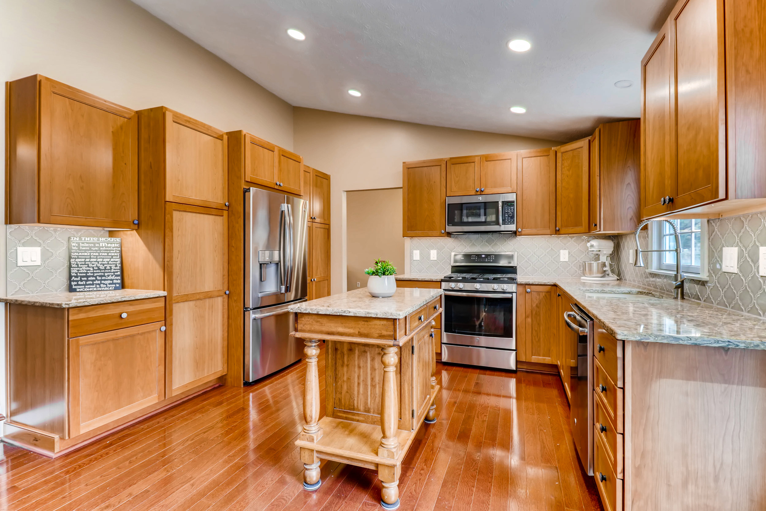 6221 Free Stone Court Columbia-print-011-21-Kitchen2-3600x2400-300dpi.jpg