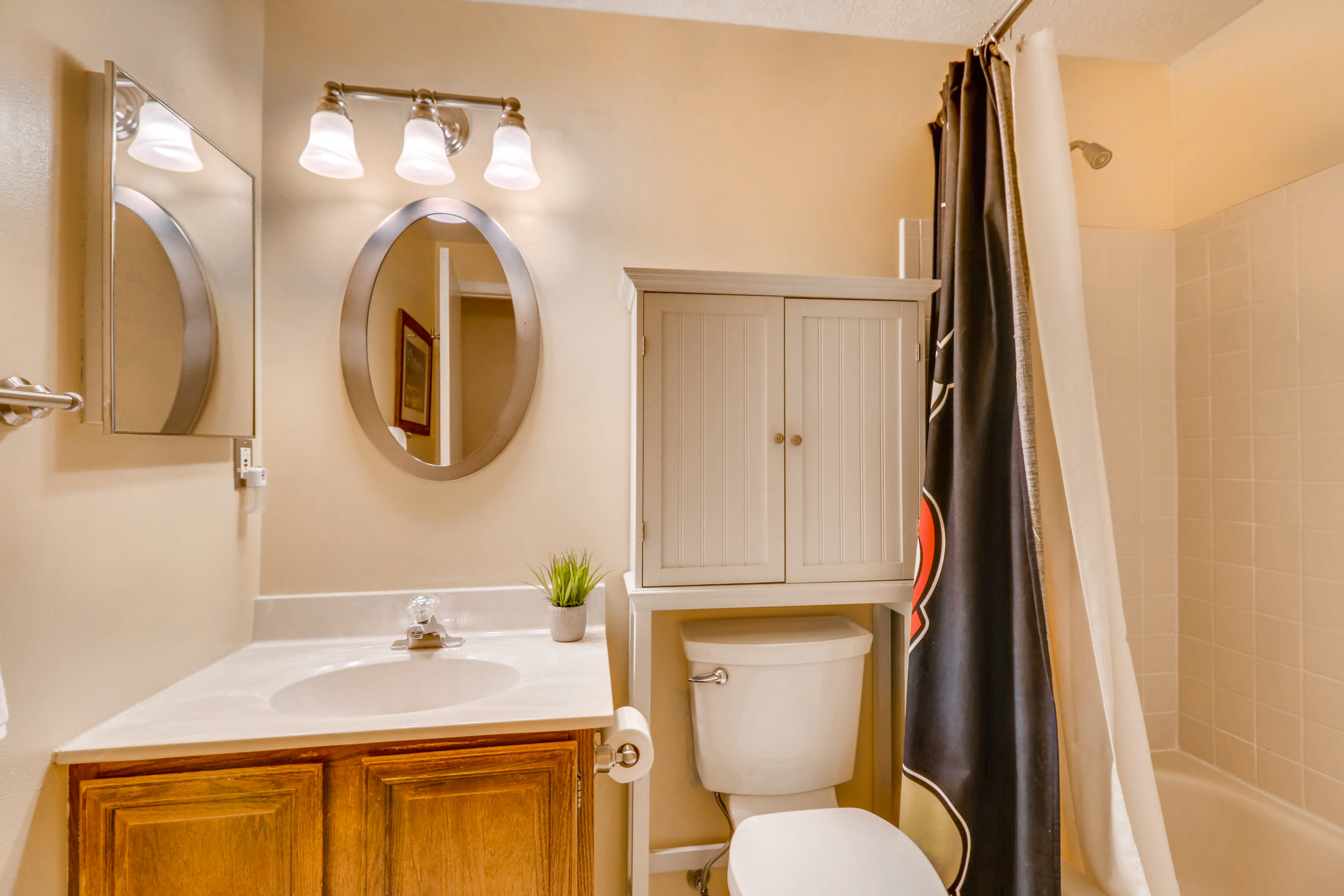 6221 Free Stone Court Columbia-print-026-6-2nd Floor Bathroom-3600x2400-300dpi.jpg