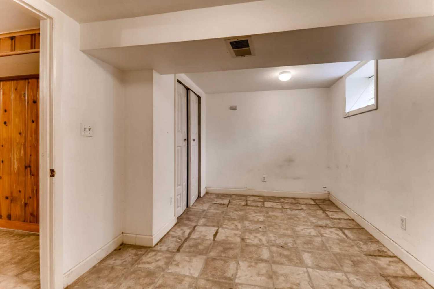2247 Southland Rd Woodlawn MD-large-028-22-Lower Level Bedroom-1000x667-72dpi.jpg