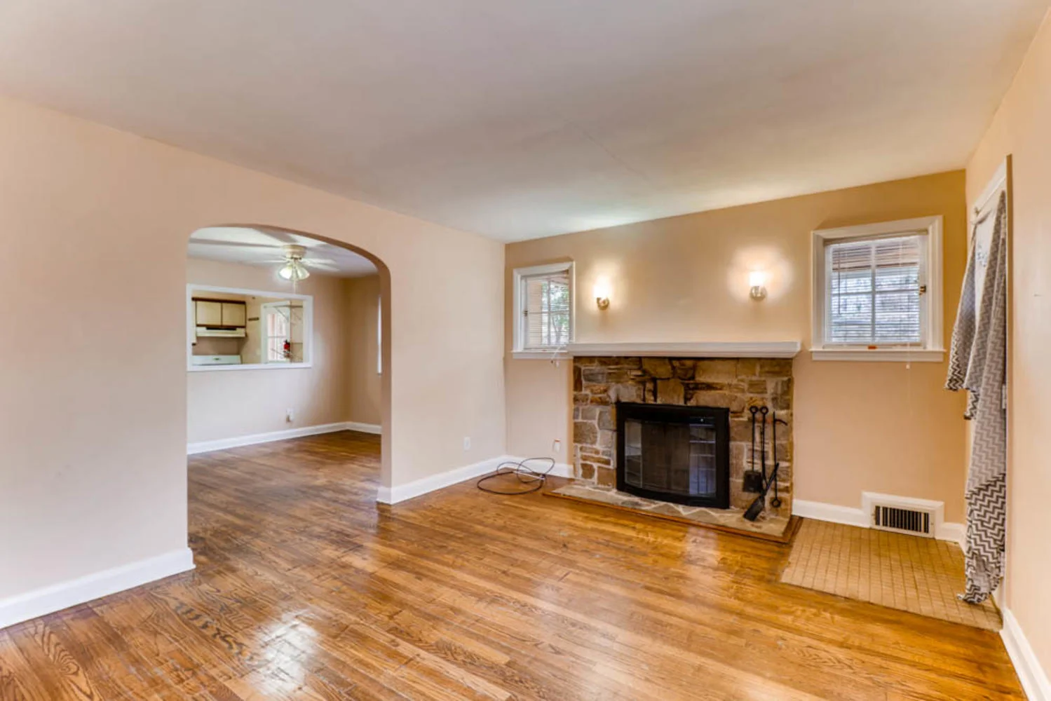 2247 Southland Rd Woodlawn MD-large-005-10-Living Room-1000x667-72dpi.jpg