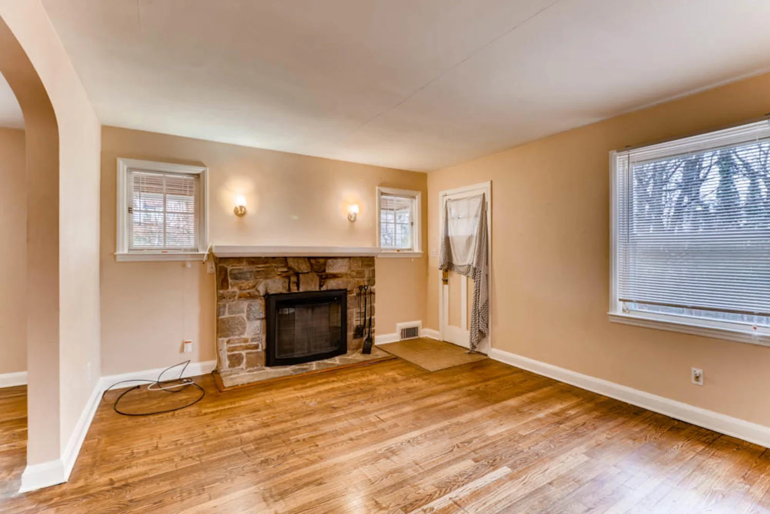 2247 Southland Rd Woodlawn MD-large-007-7-Living Room-1000x667-72dpi.jpg