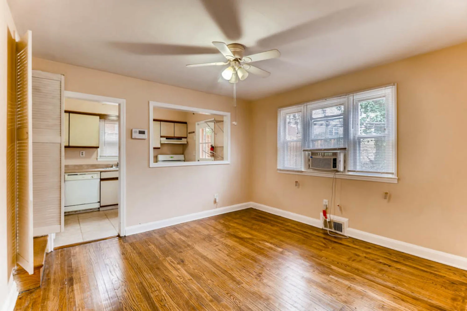 2247 Southland Rd Woodlawn MD-large-008-9-Dining Room-1000x667-72dpi.jpg