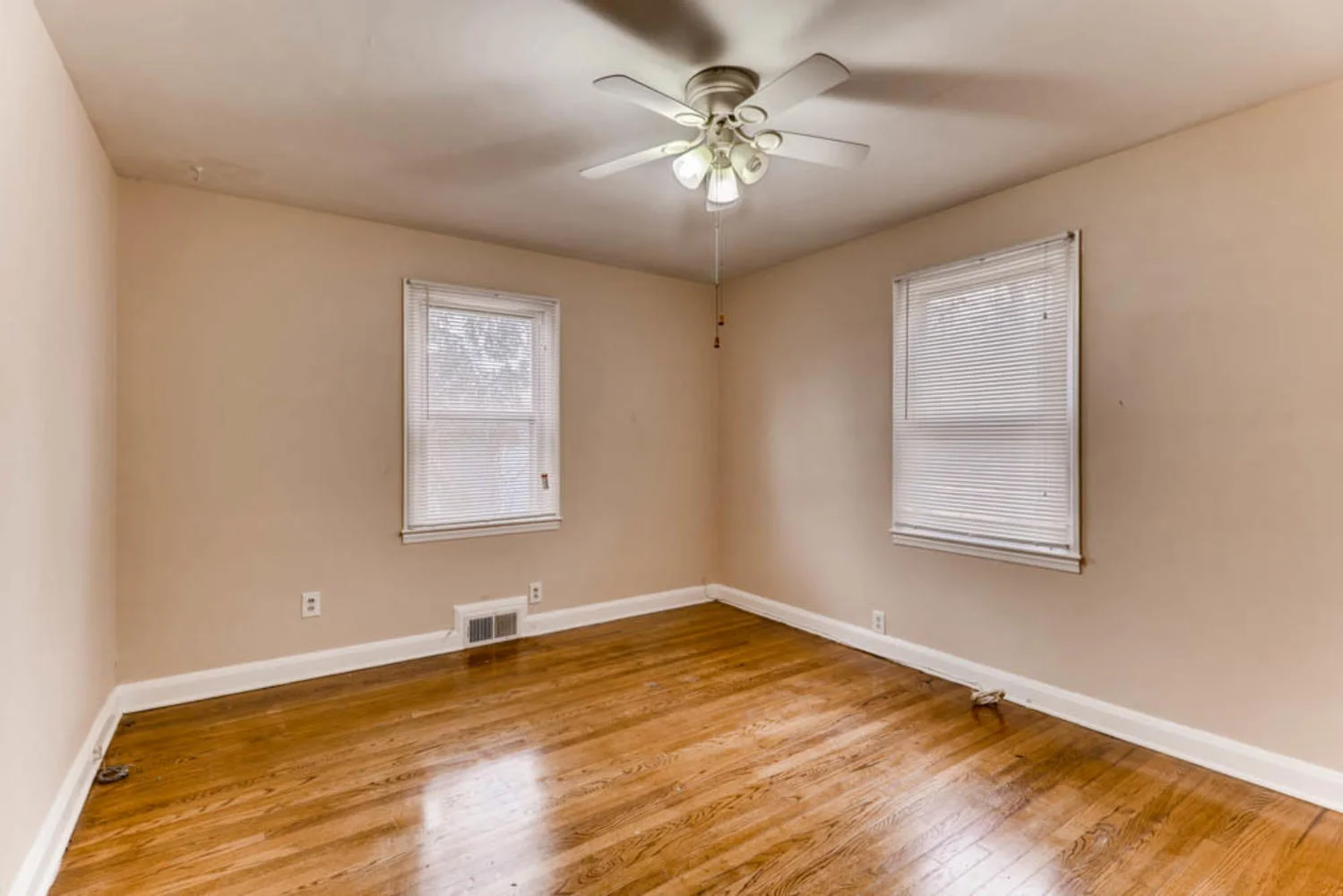 2247 Southland Rd Woodlawn MD-large-013-20-Master Bedroom-1000x667-72dpi.jpg