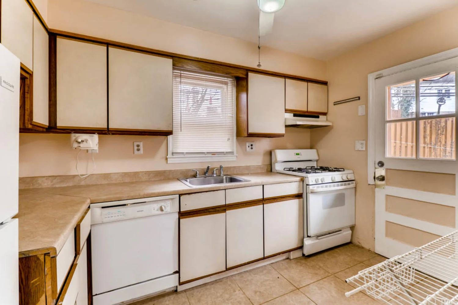 2247 Southland Rd Woodlawn MD-large-010-3-Kitchen-1000x667-72dpi.jpg