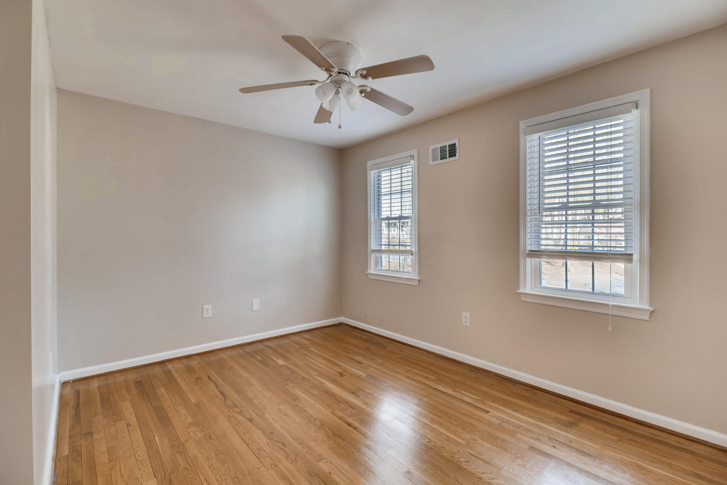 5157 Evangeline Way Columbia-large-022-31-2nd Floor Bedroom-1500x1000-72dpi.jpg