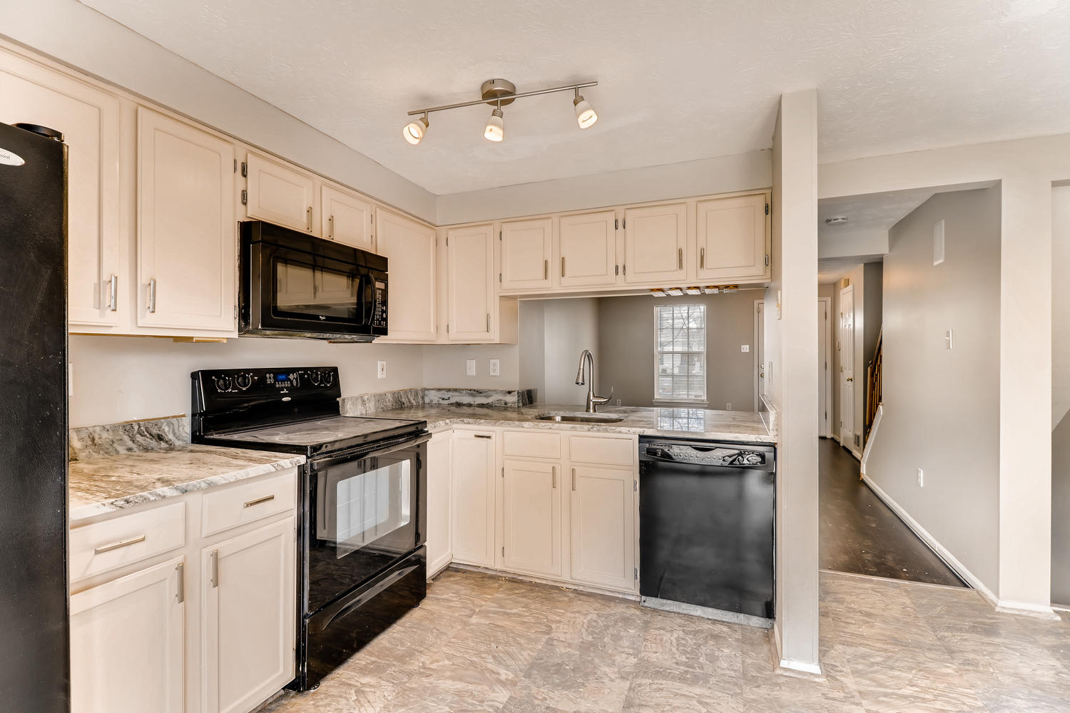 2021 Wisper Woods Way Woodlawn-large-009-25-Kitchen-1500x1000-72dpi.jpg